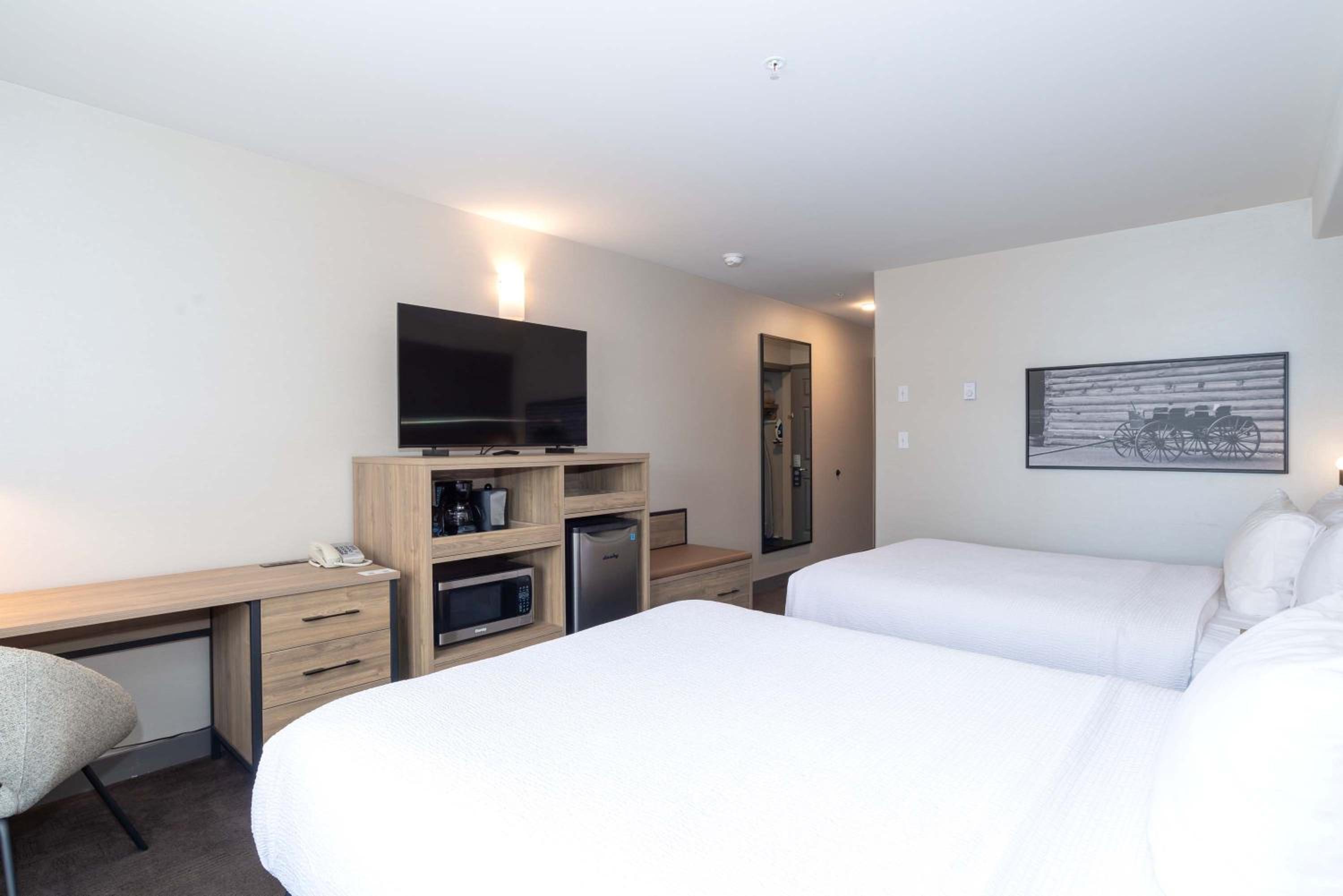 Standard Room, 2 Queen Beds - Photo 3