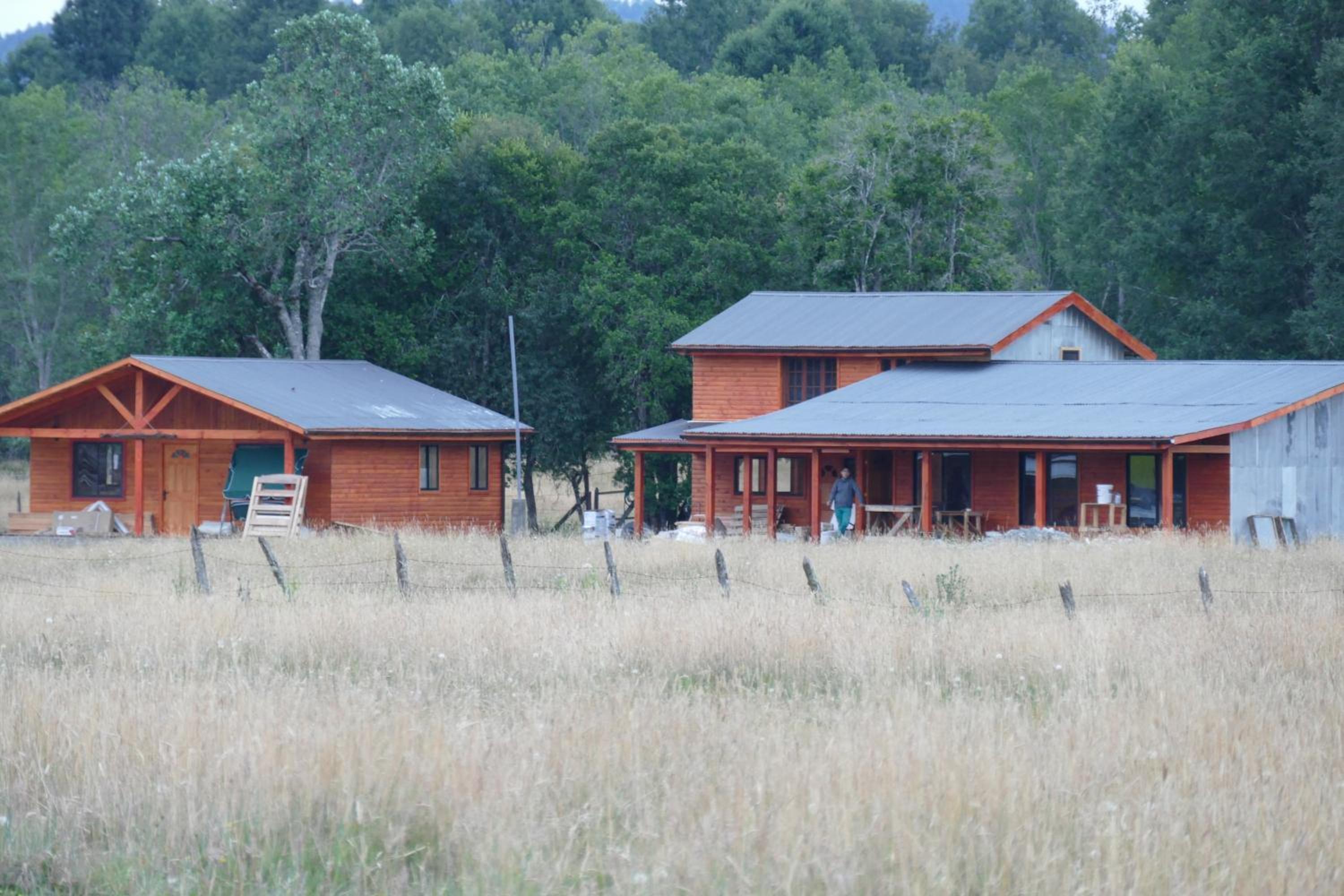 Three-Bedroom House photo 3