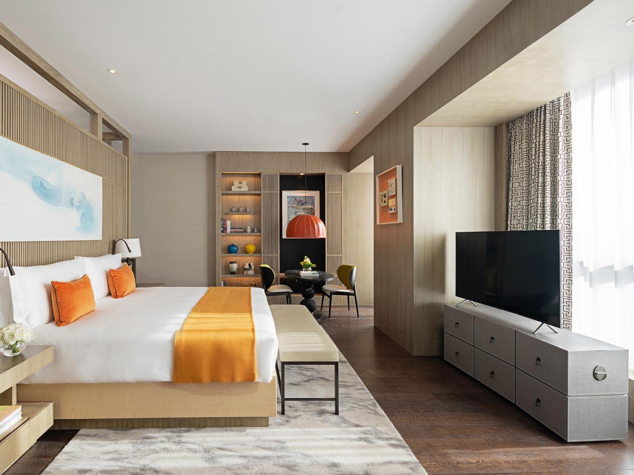 Deluxe River View King Room photo 3