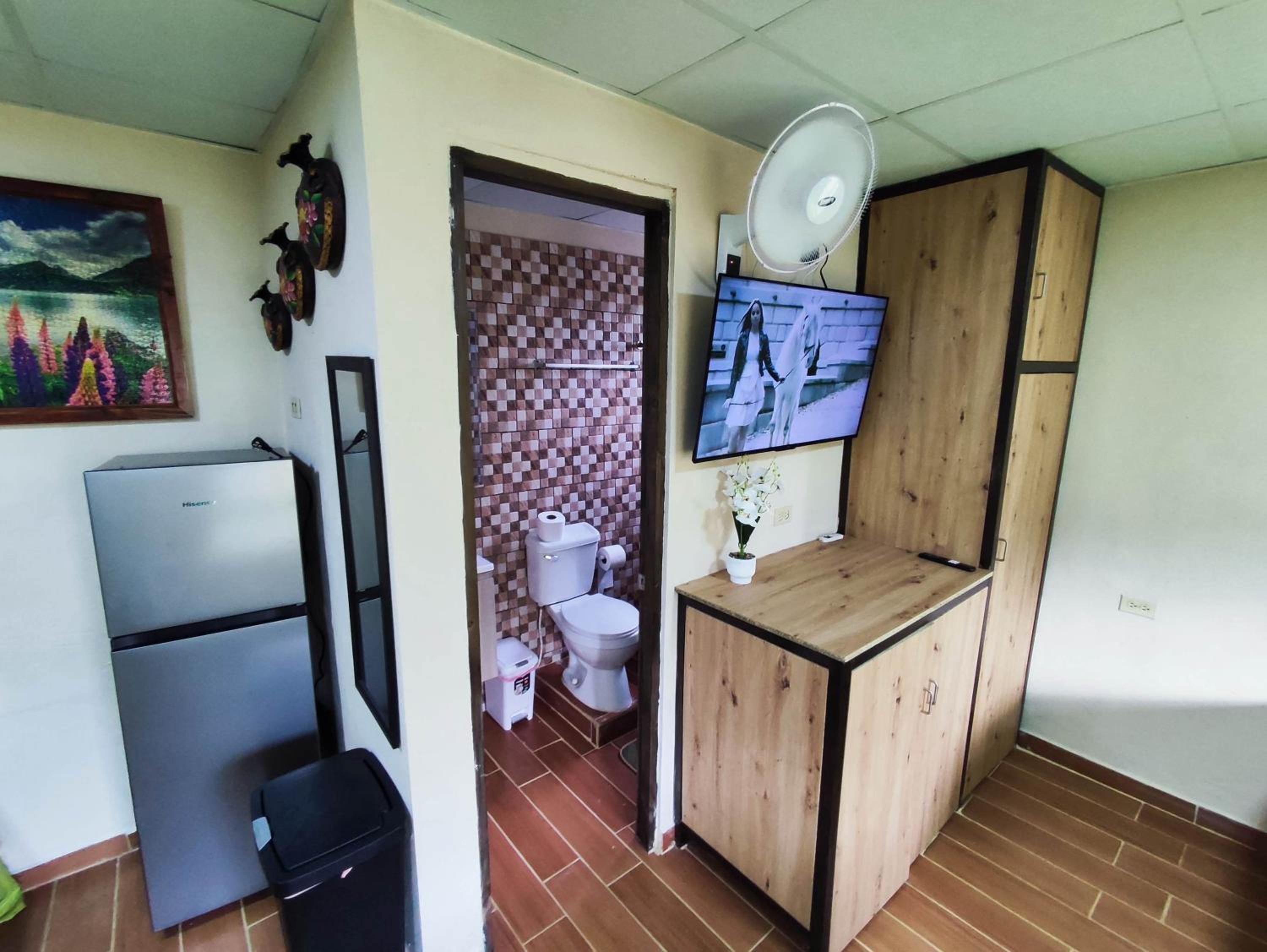 Family Room with Private Bathroom photo 2