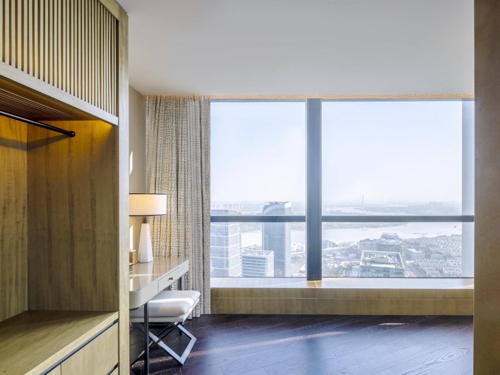 Deluxe River View Suite photo 3