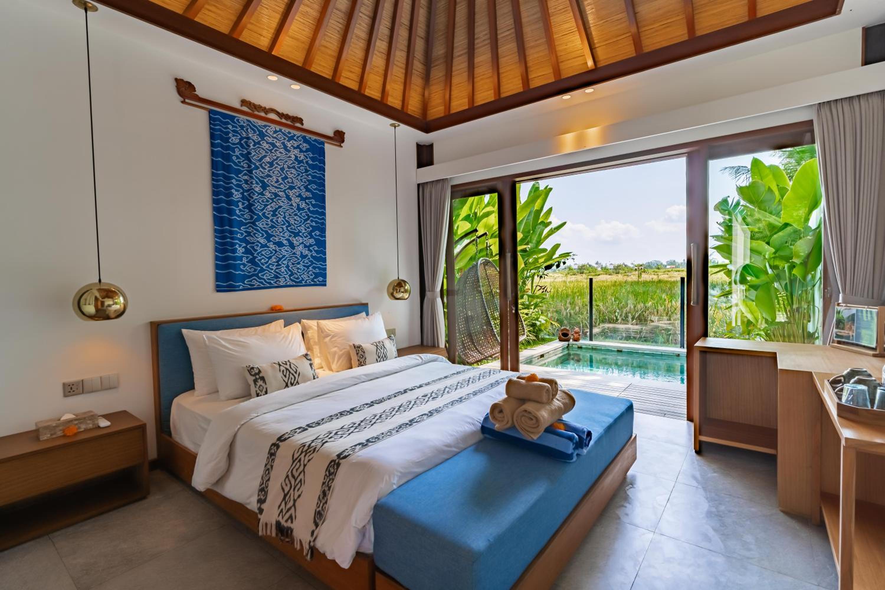 Villa with Garden View