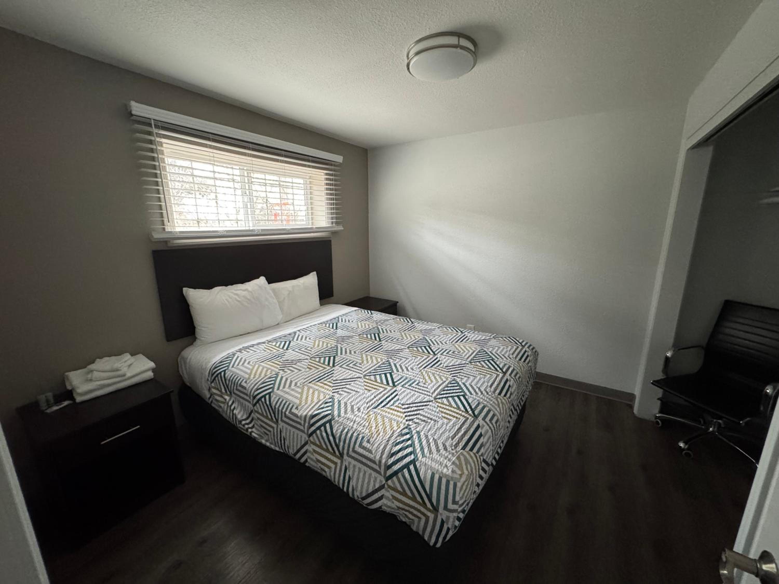 2 Queen Beds | Suite, Non-Smoking, Micfridge photo 3