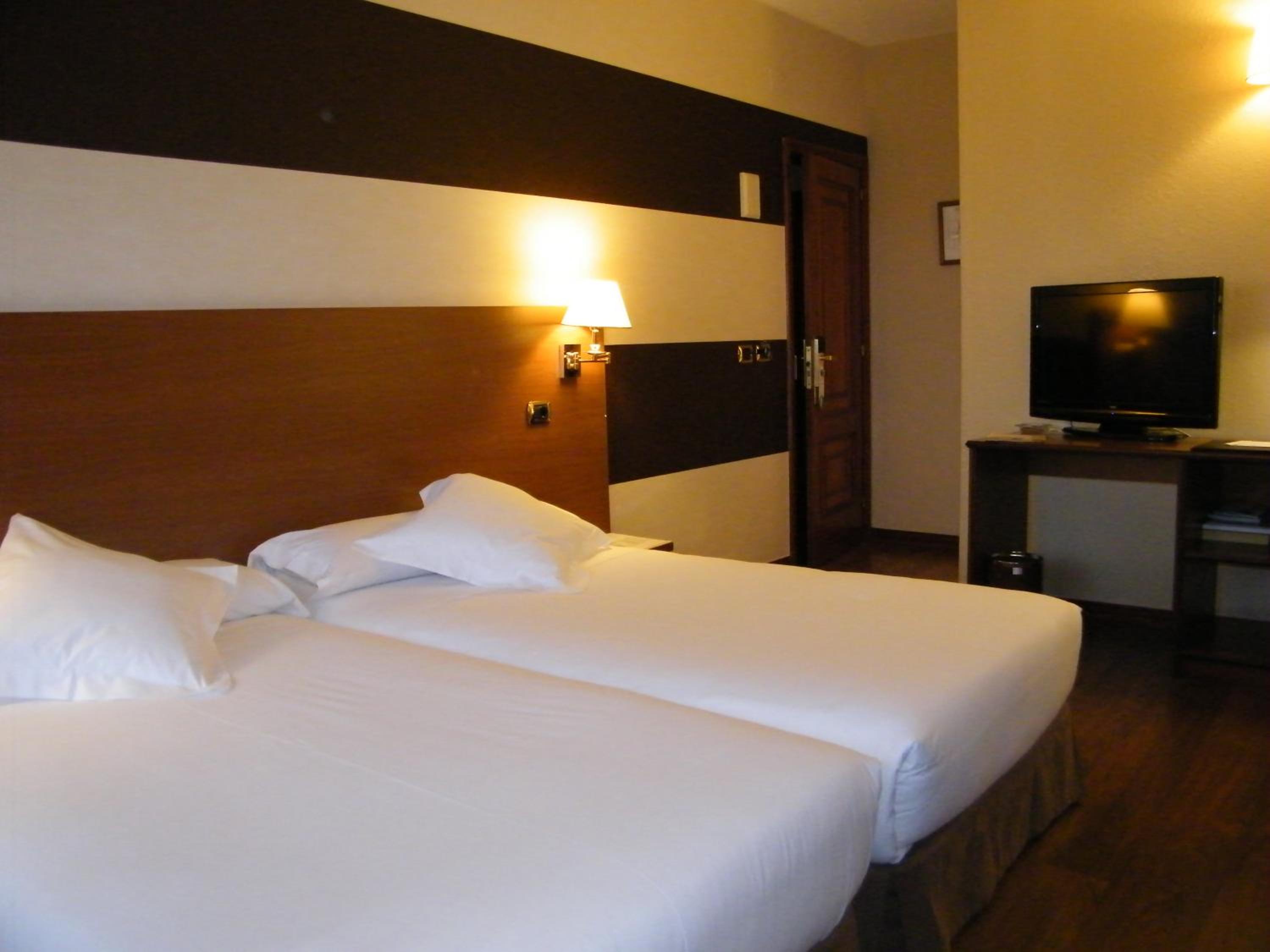 Twin Room - Photo 5