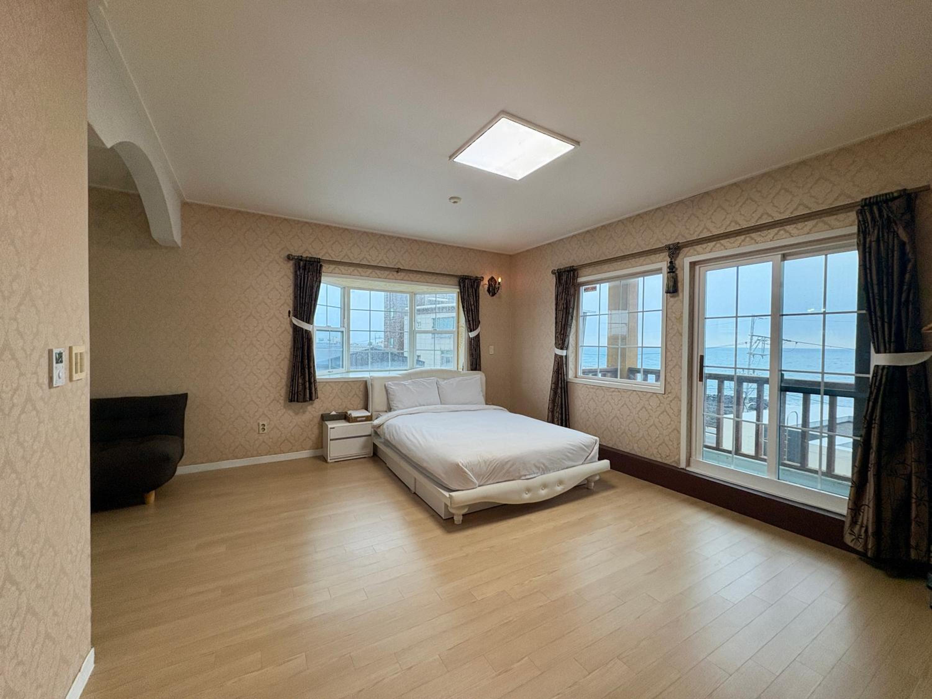 Deluxe Double Room with Sea View photo 1