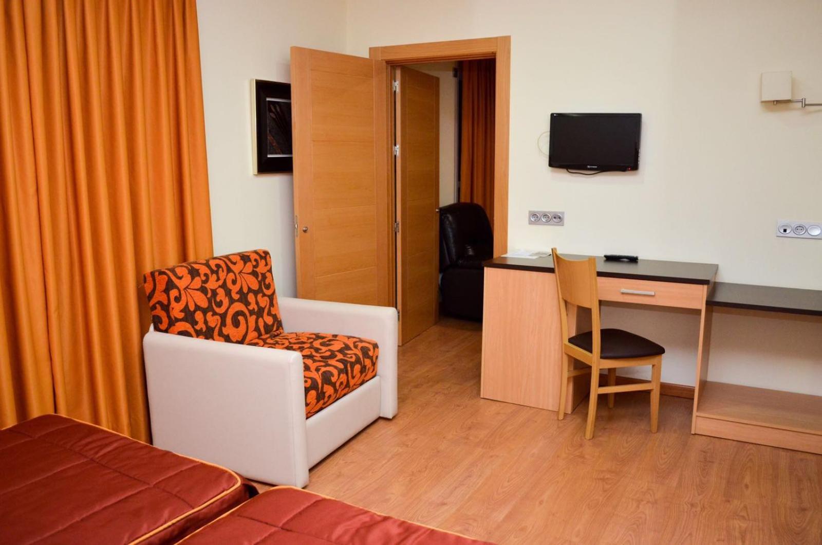 Double or Twin Room - Photo 7