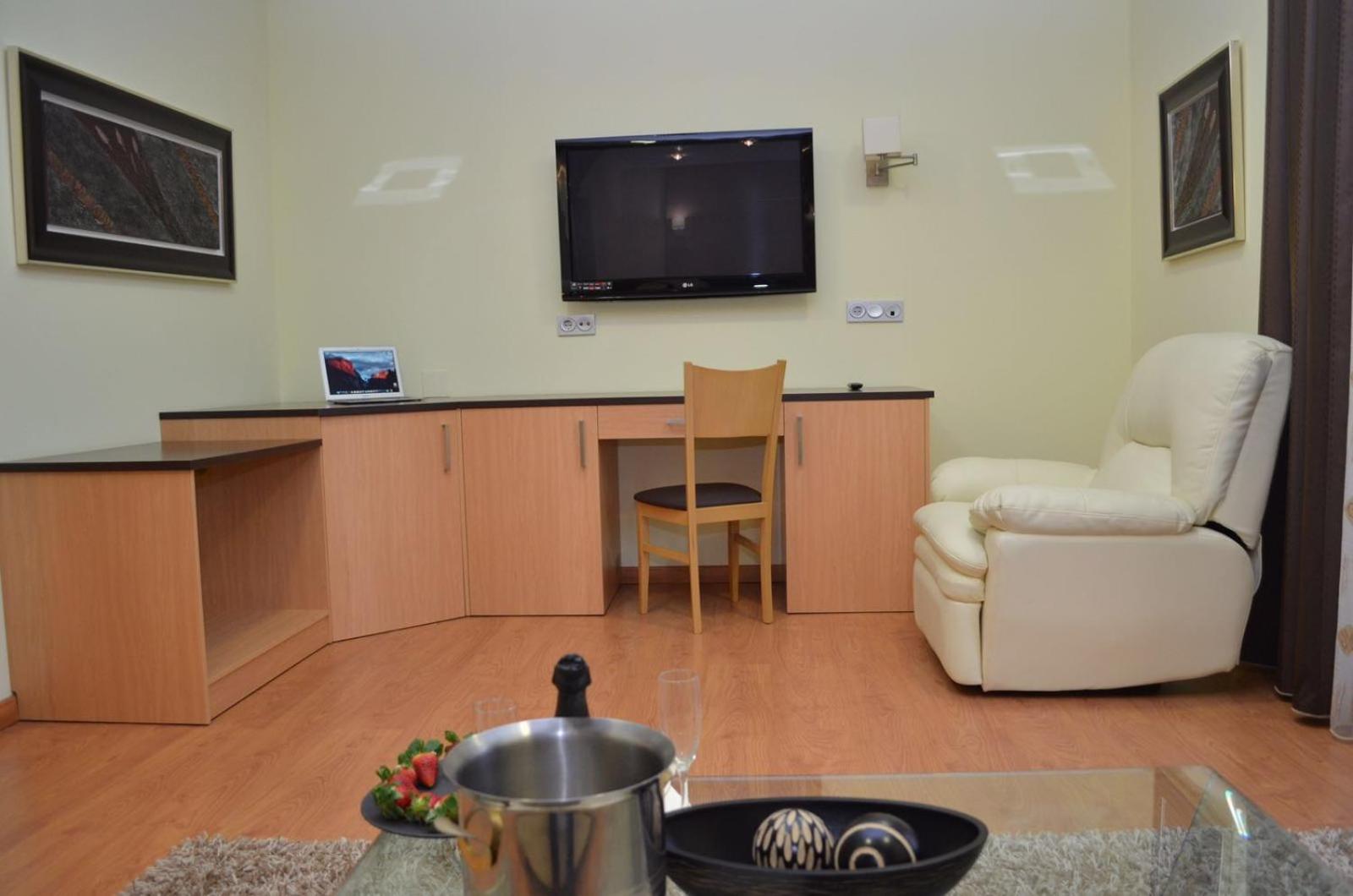 Deluxe Double Room - Photo 1