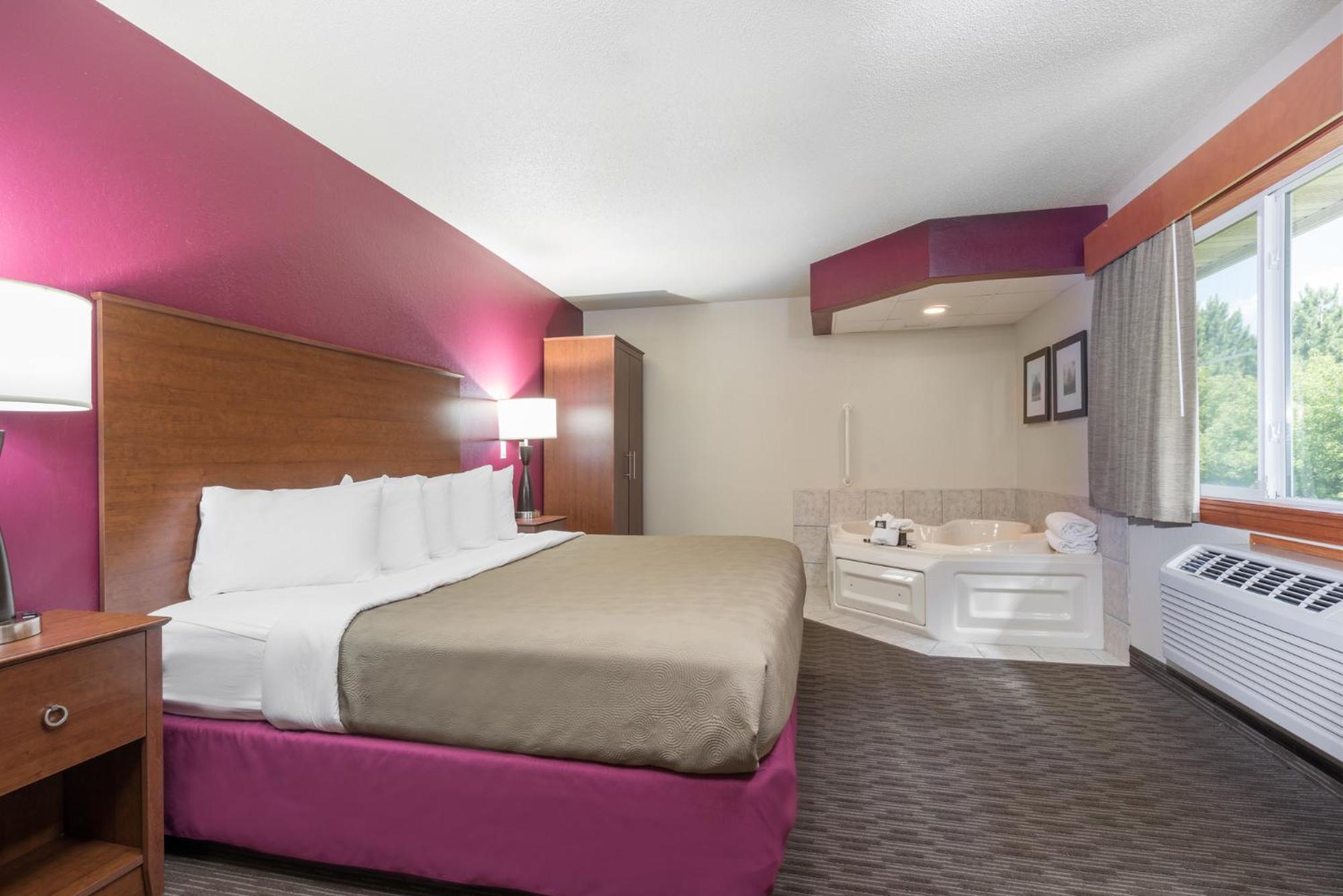 One-Bedroom King Suite - Non-Smoking - Photo 2