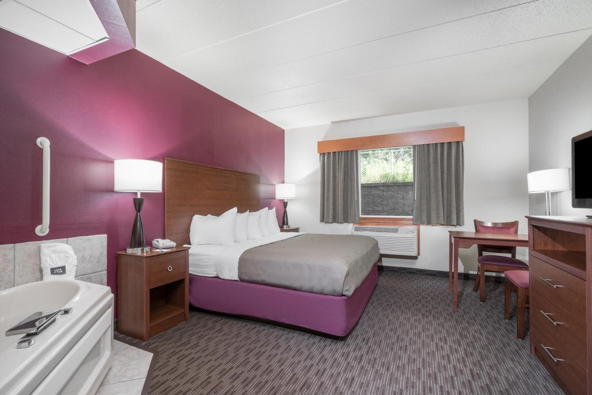 Deluxe King Room - Non-Smoking - Photo 3