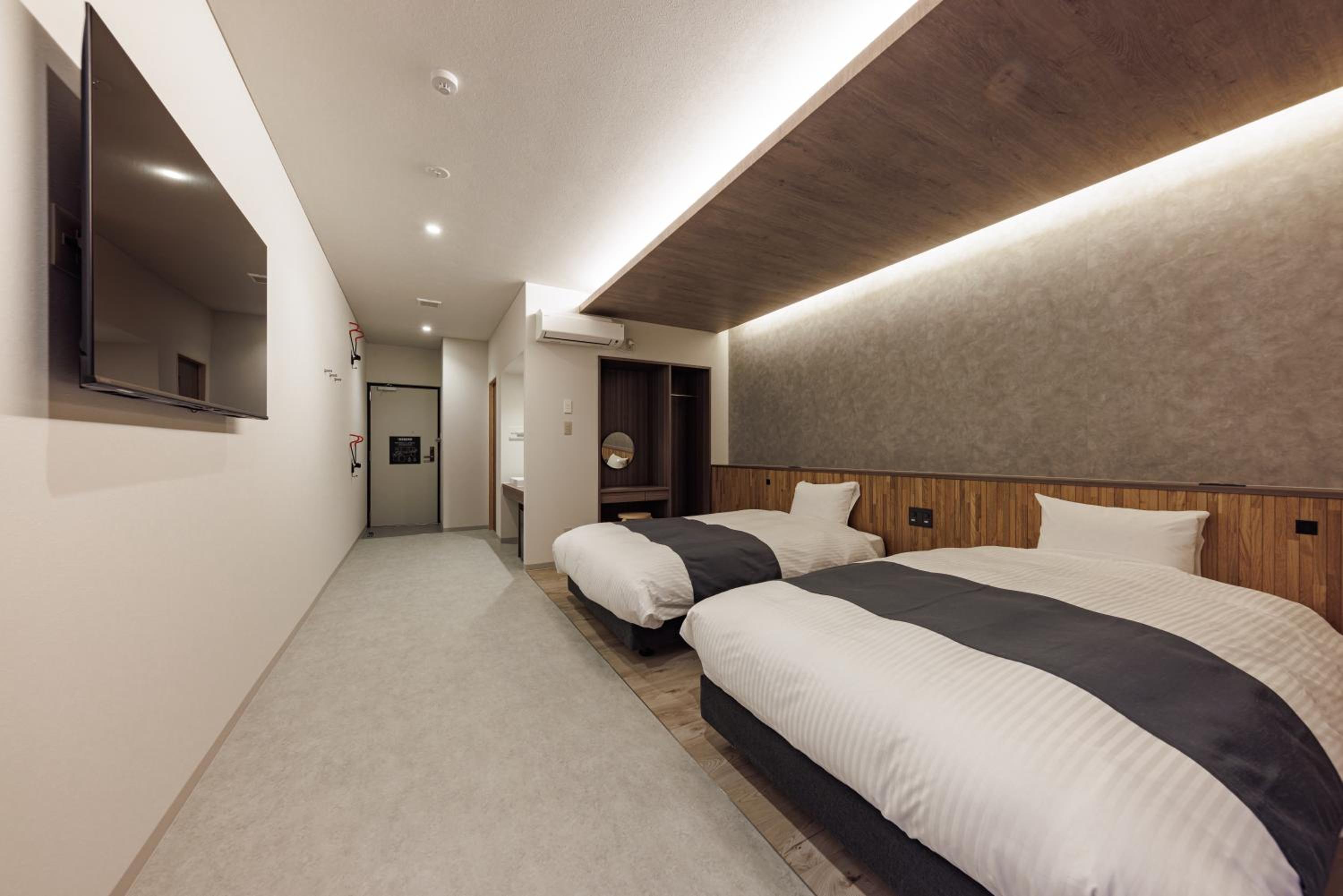 Standard Twin Room with Mountain View