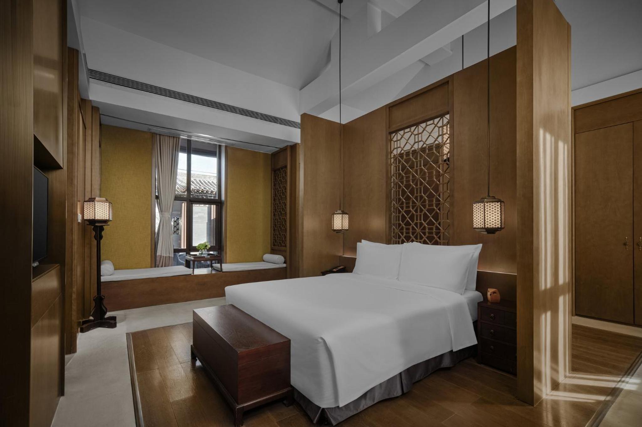 1 King Standard With Bath And Courtyard
