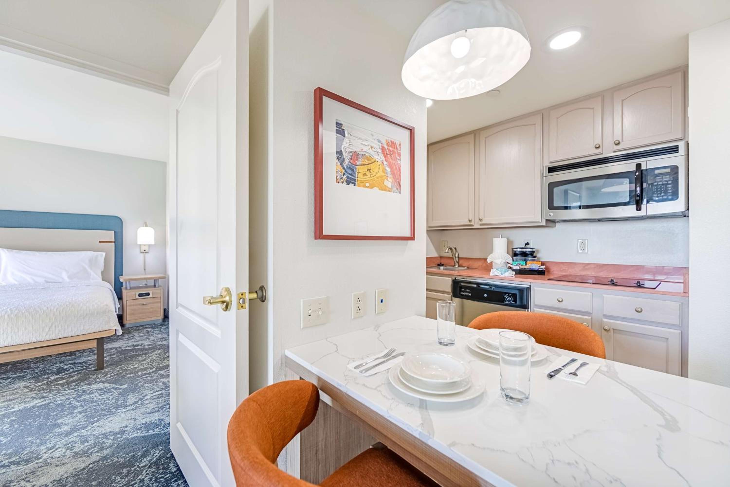 One-Bedroom King Suite - Non-Smoking - Photo 2