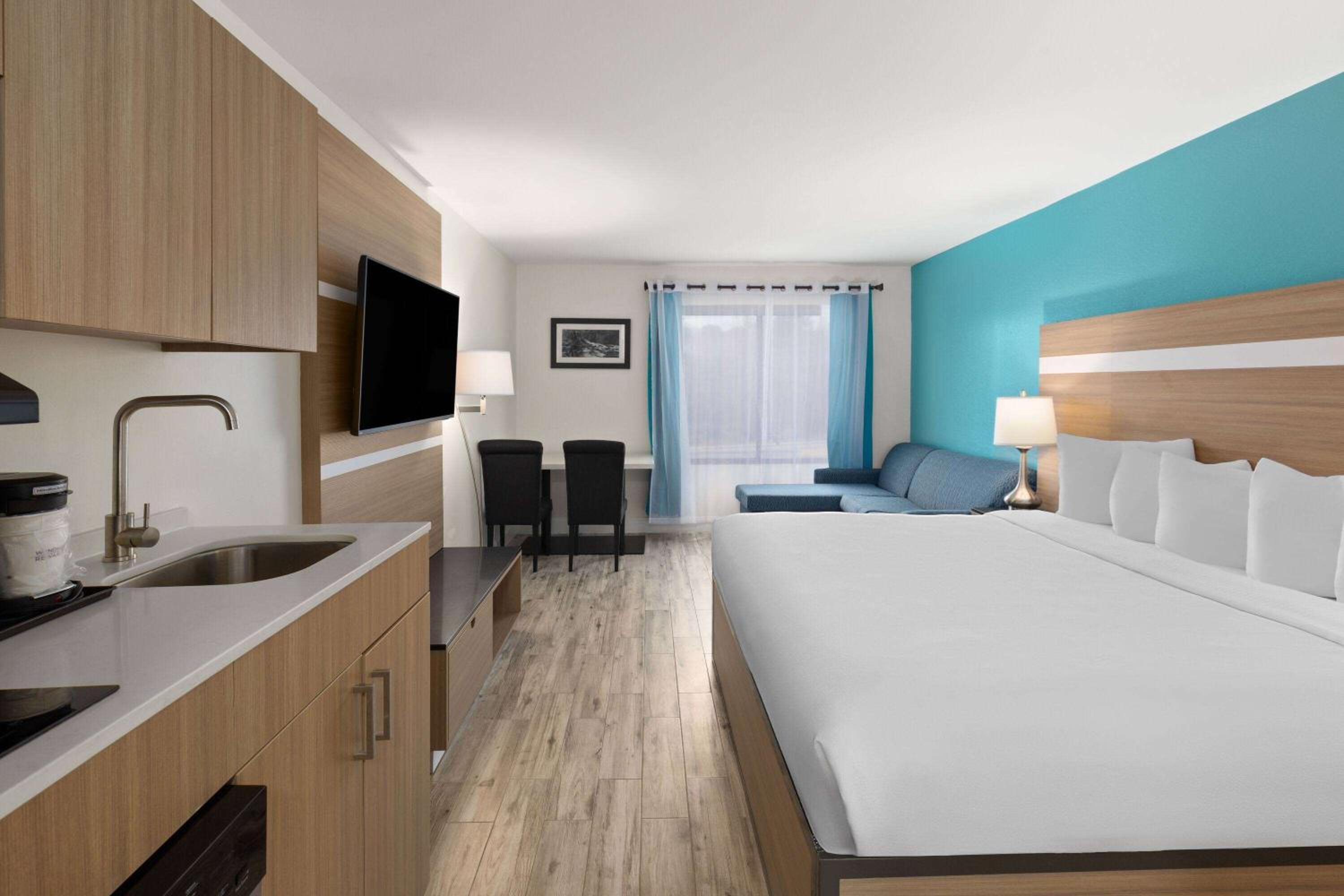 King Room With One King Bed and One Sofa Bed and Kitchenette - Non-Smoking  photo 1