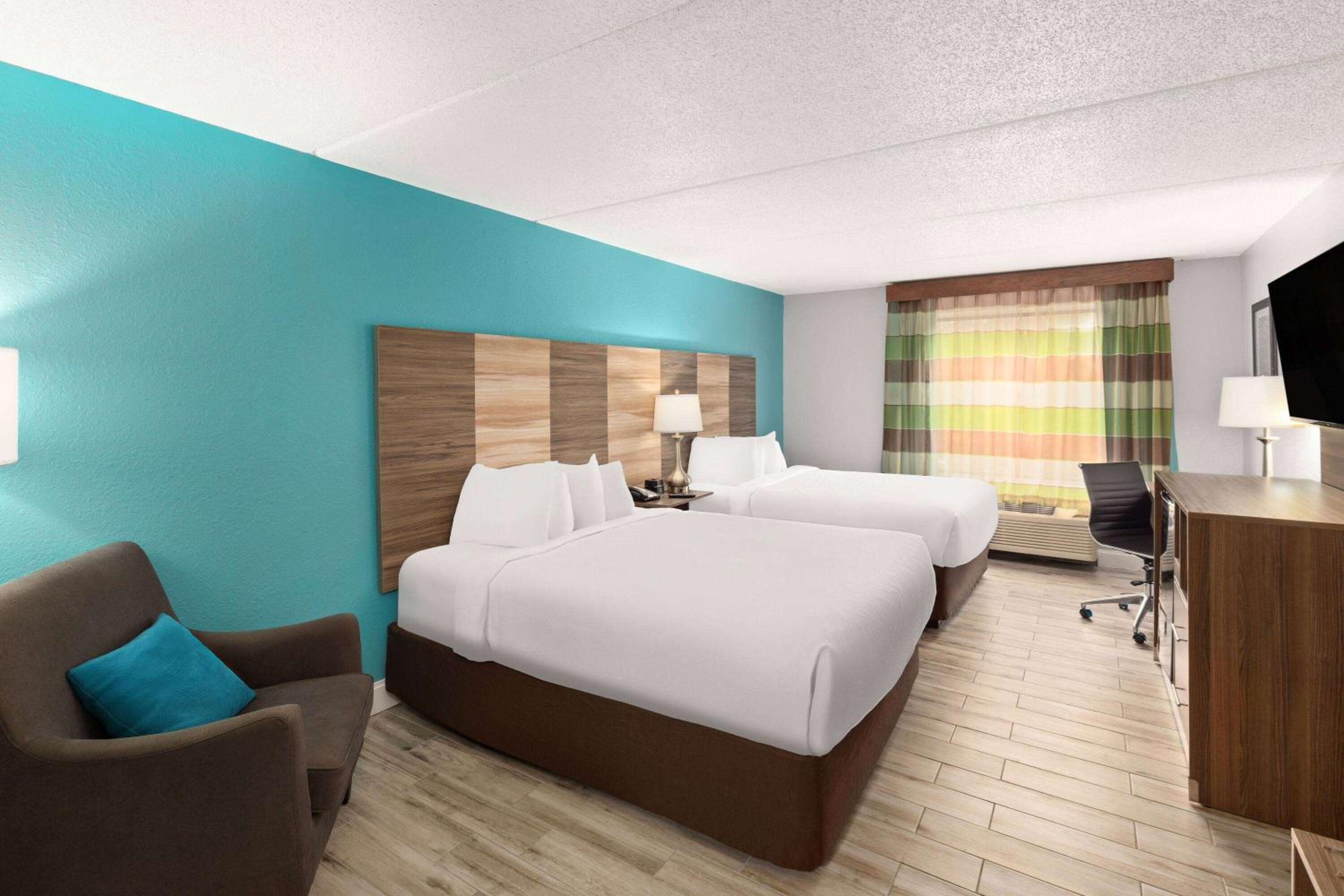 Queen Room with Two Queen Beds - Non-Smoking - Photo 1