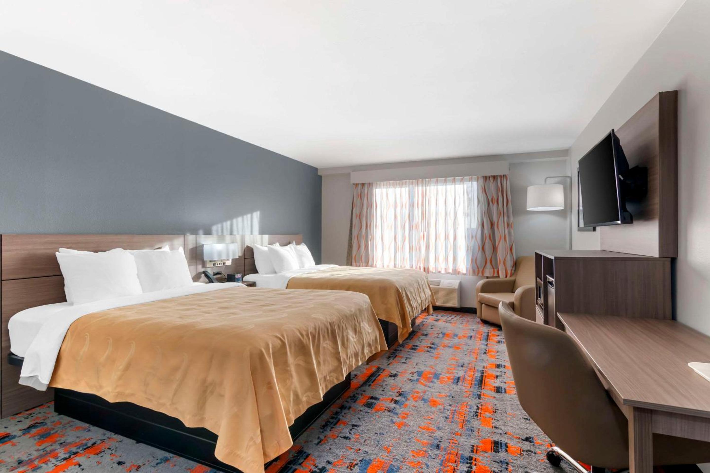 Queen Room with Two Queen Beds - Accessible/Non-Smoking  - Photo 5