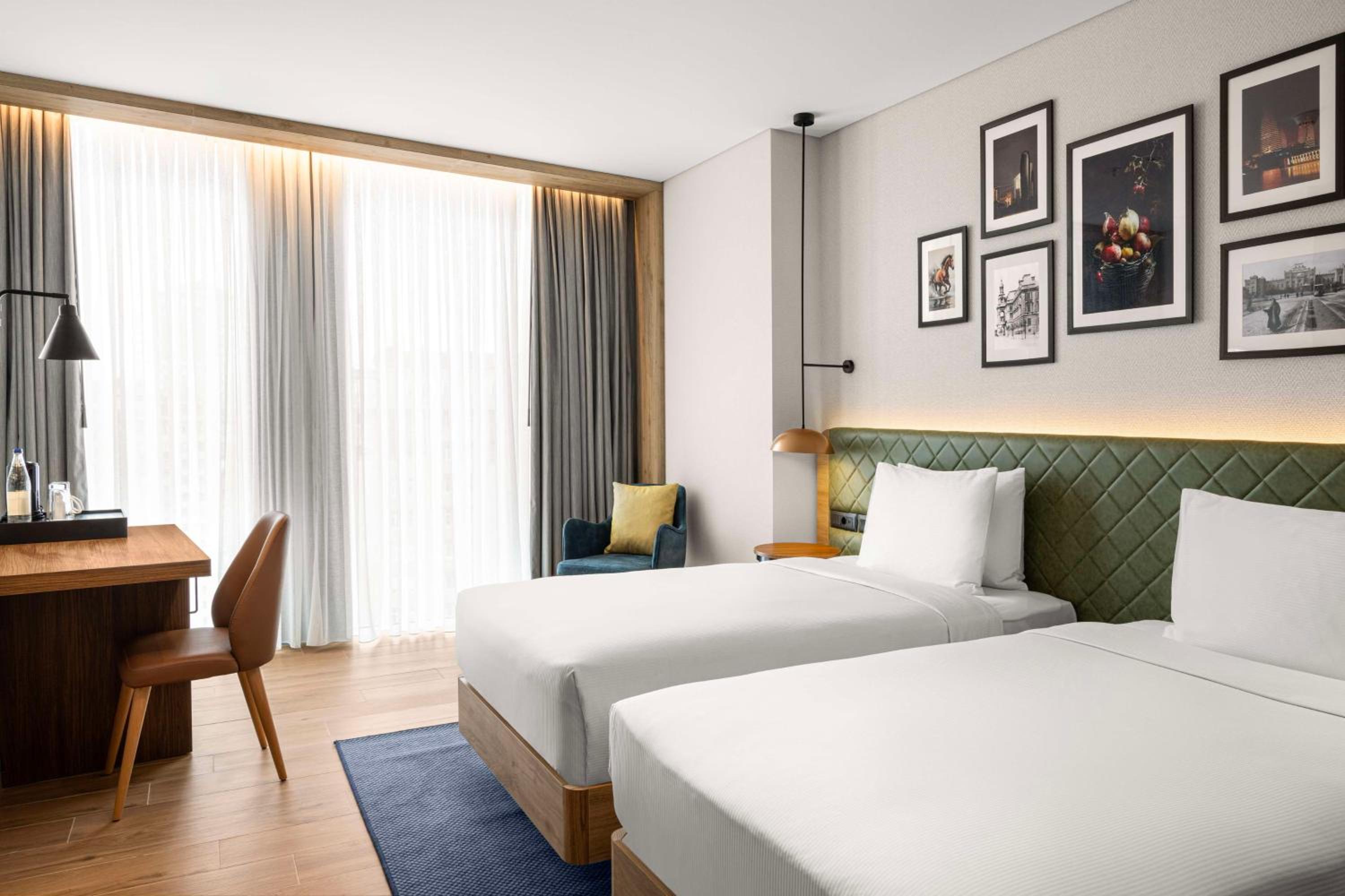 High Floor Twin Room - City View