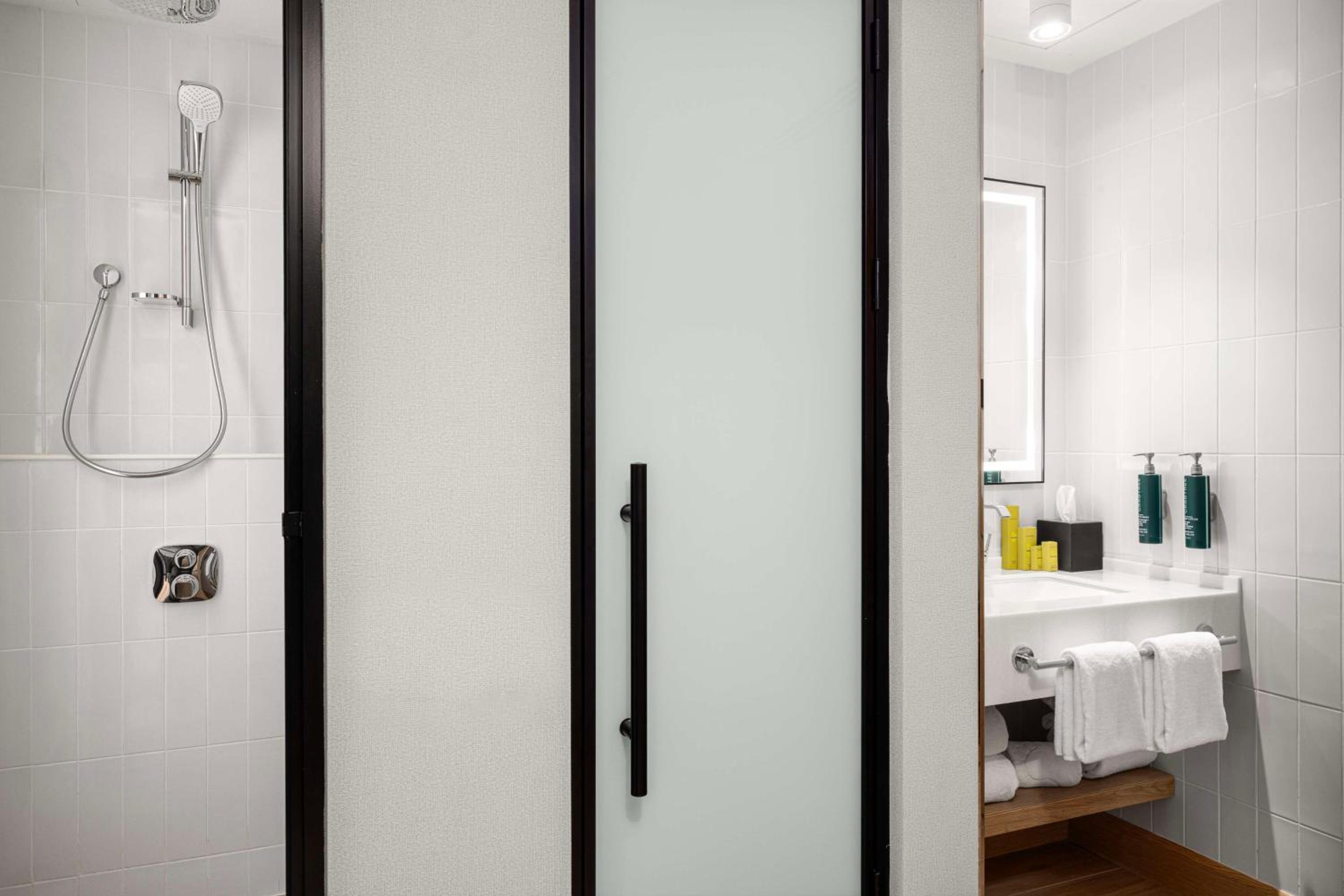 הילטון גארדן אין באקו — Twin Room with City View