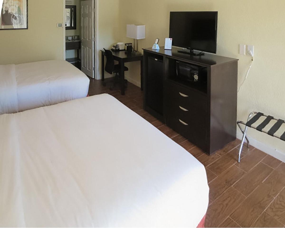 Double Queen Room photo 2