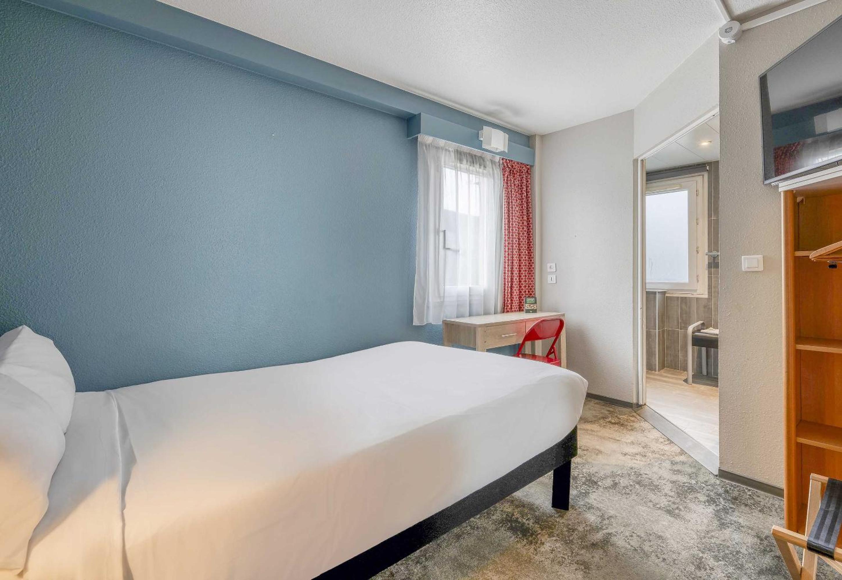 Double Room - Disability Access photo 2