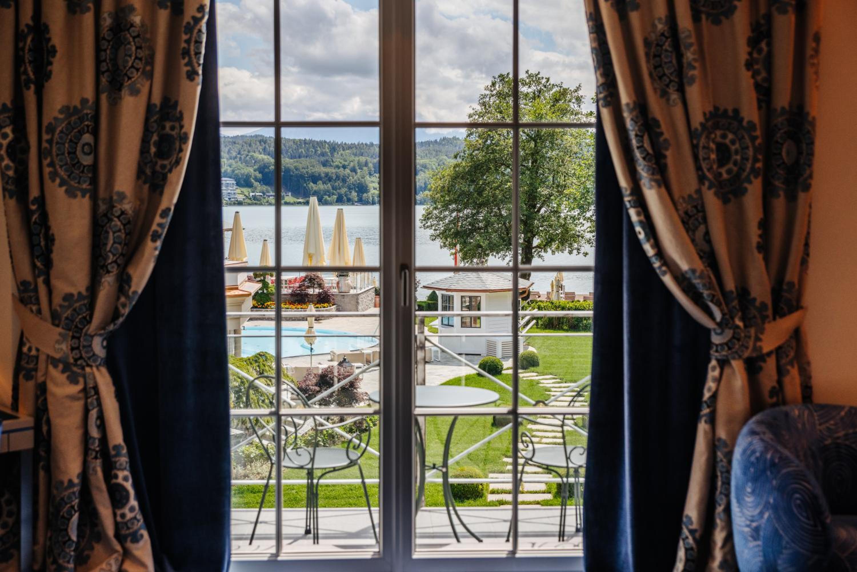 Deluxe Double Room with Balcony and lateral Lake View - Photo 2
