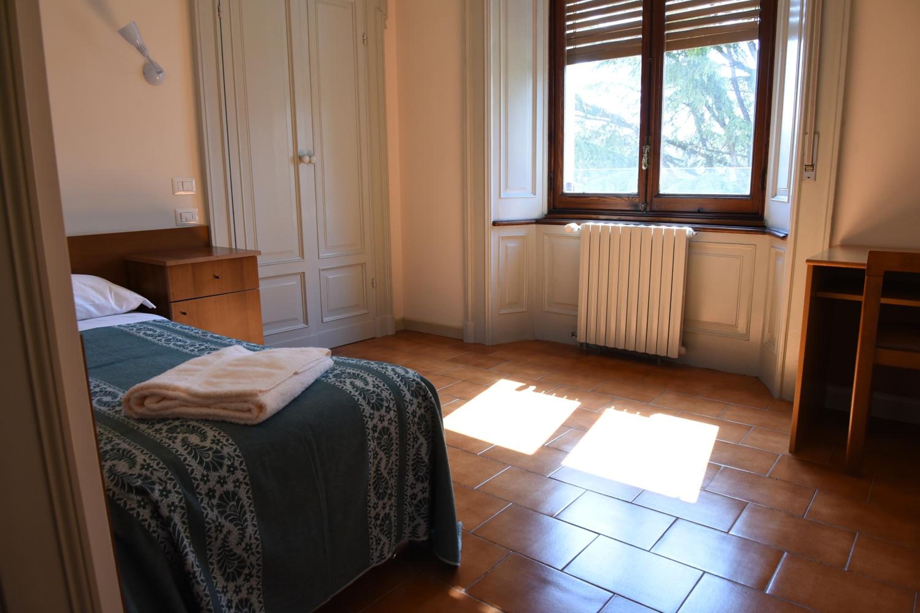 Single Room with Shared Bathroom photo 1