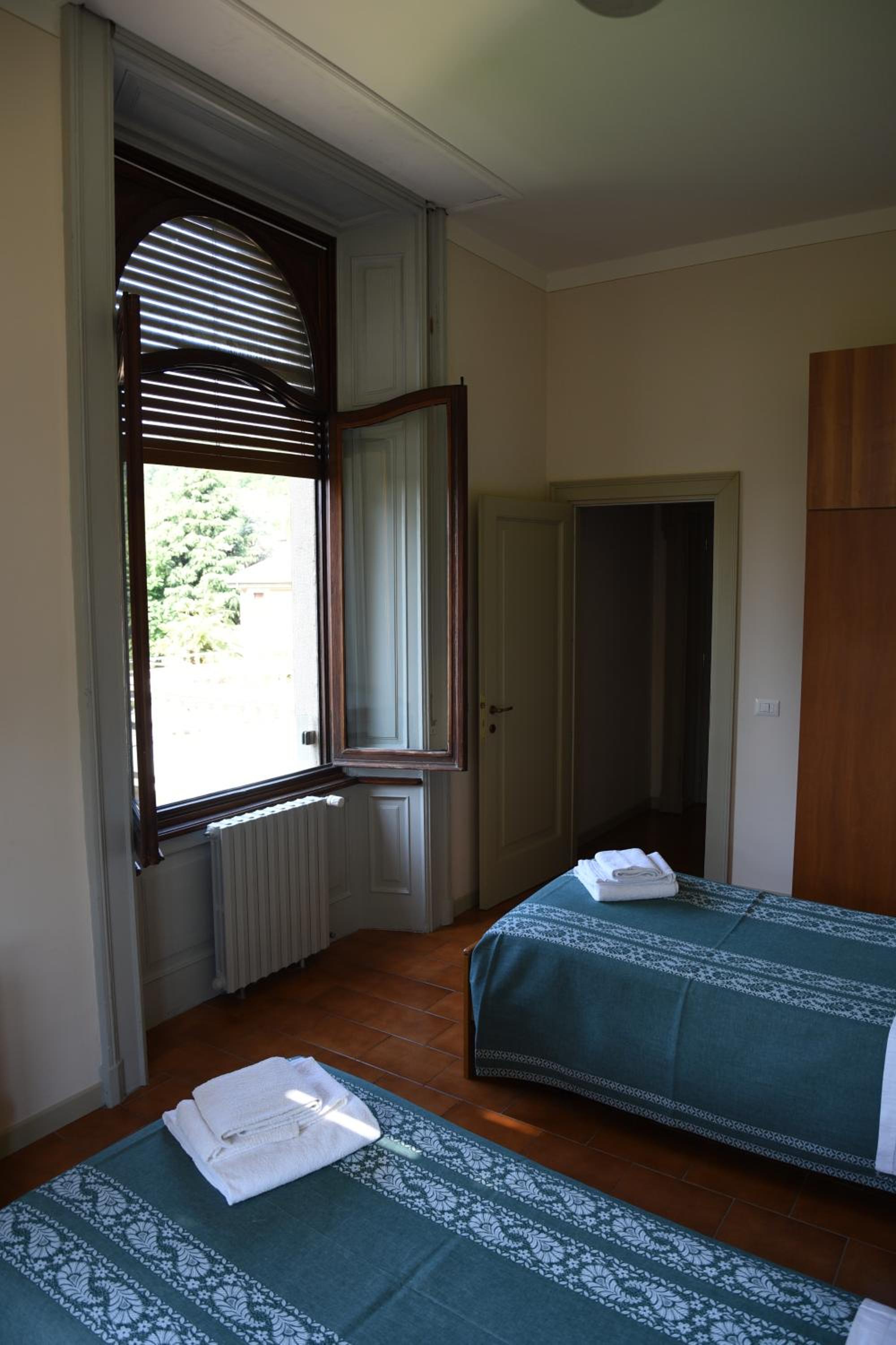 Double Room with Shared Bathroom photo 1