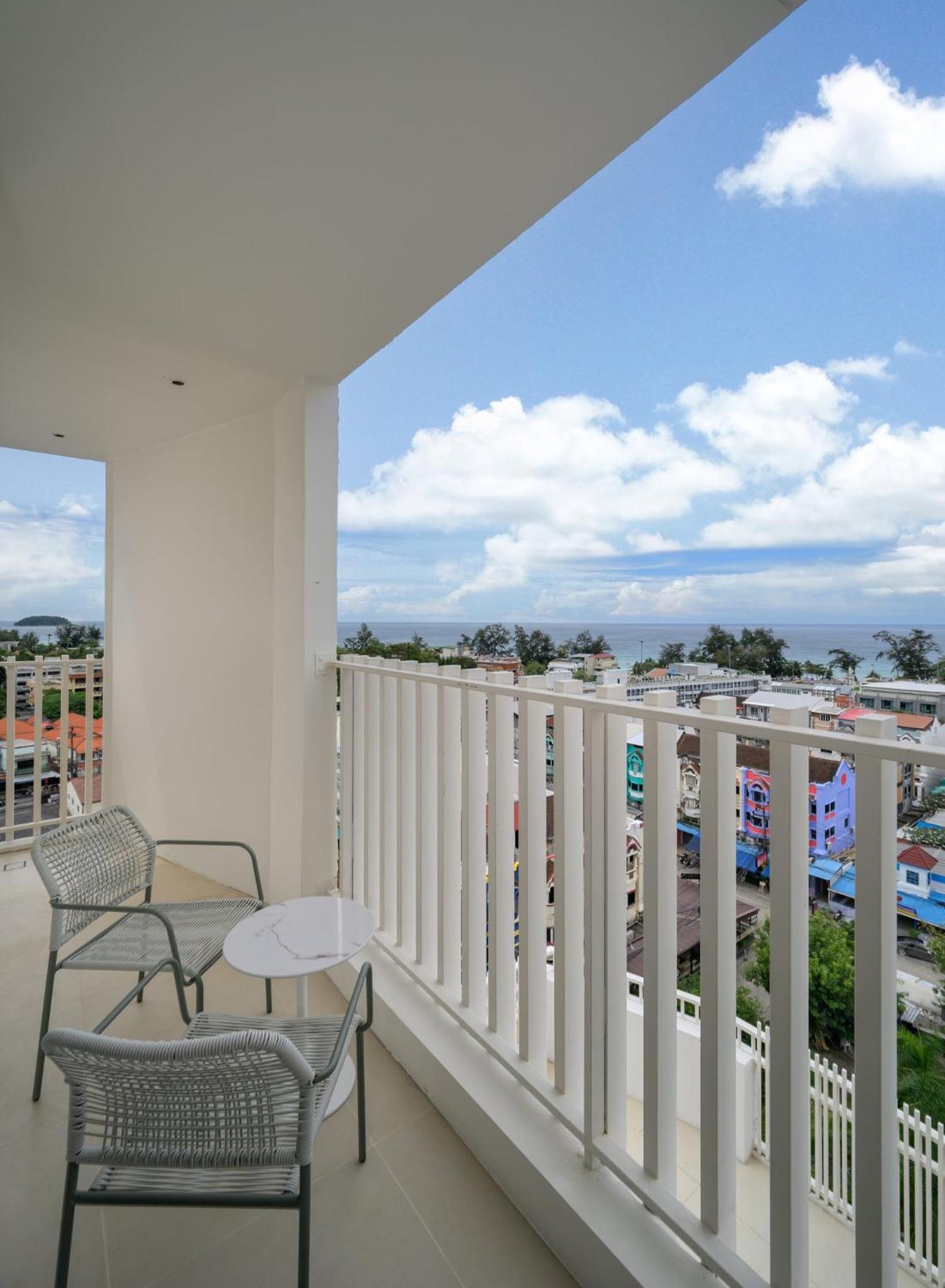 Deluxe Ocean View King photo 2