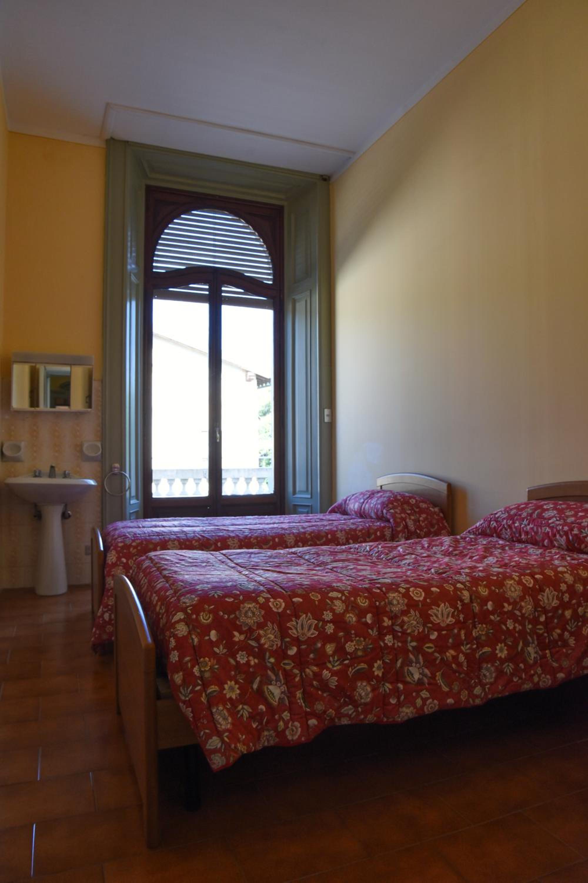 Double Room with Shared Bathroom photo 2