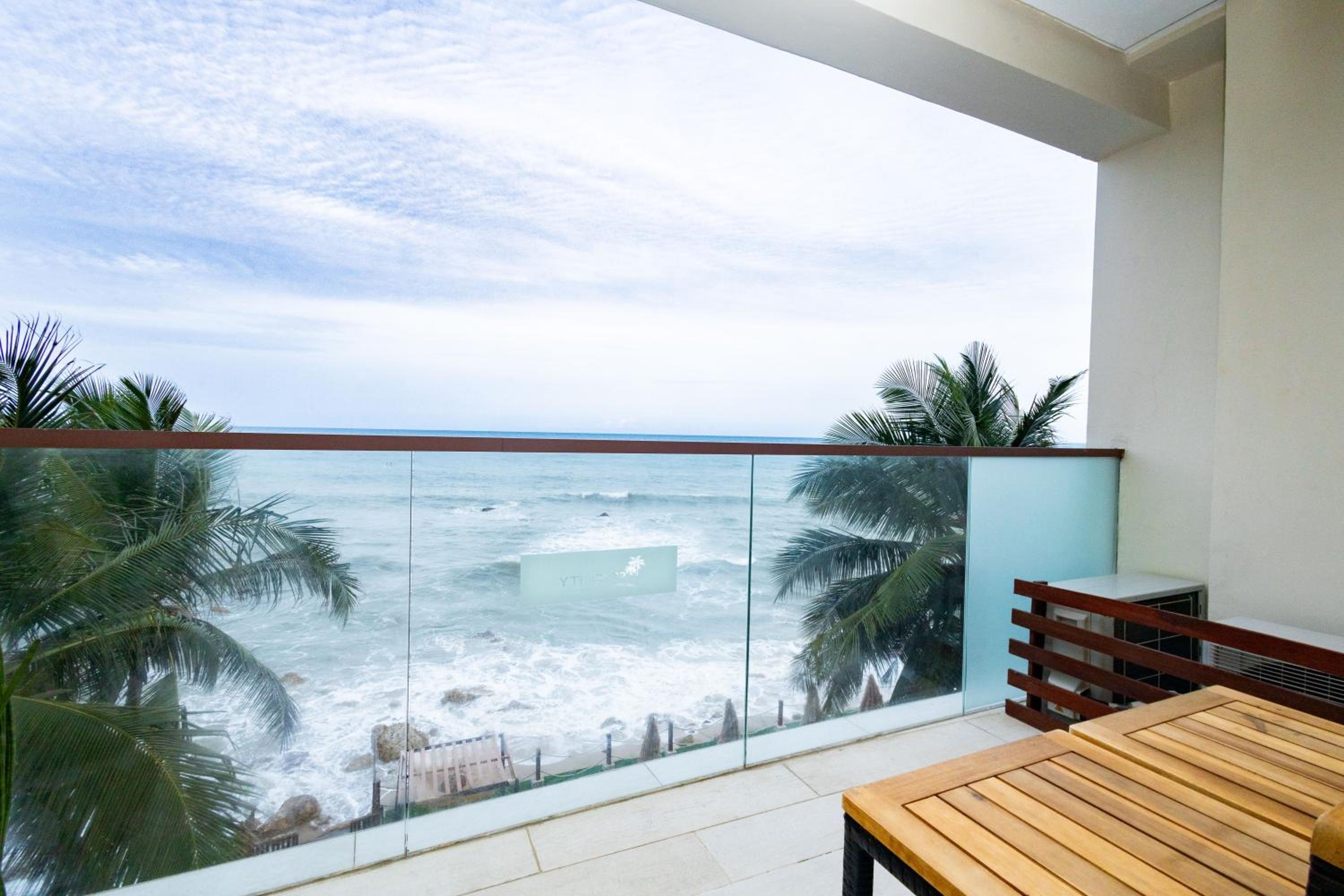 Apartment with Balcony photo 3