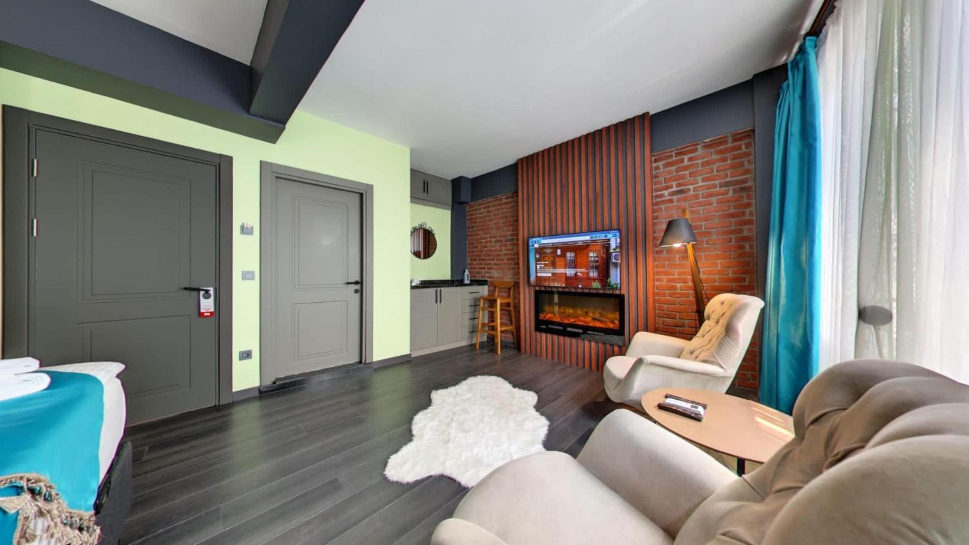 Deluxe Double Room with Extra Bed photo 3