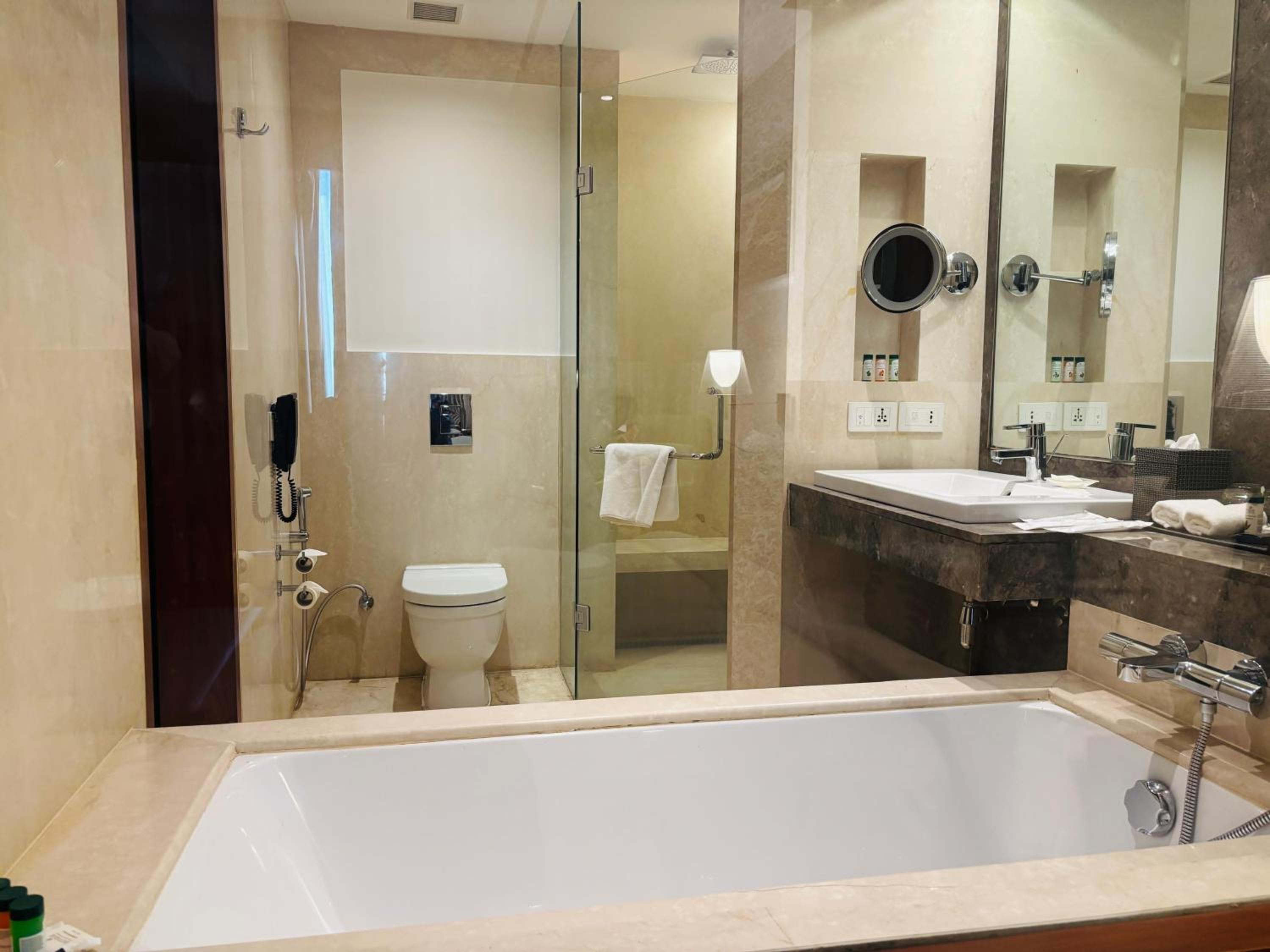 Deluxe Twin Room with omplimentary Welcome Drink & Chef's Amenities on Arrival photo 3