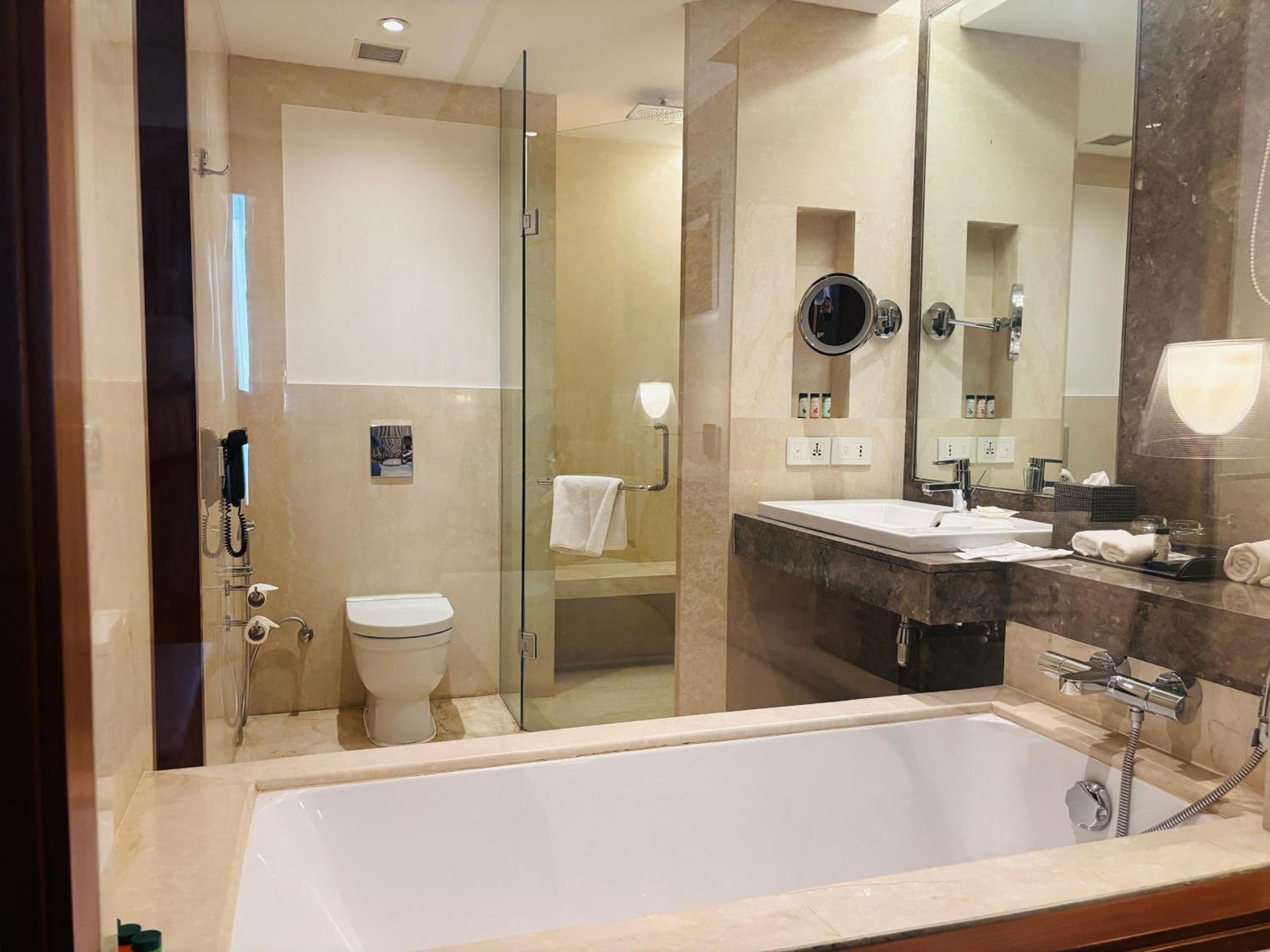 Deluxe Twin Room with omplimentary Welcome Drink & Chef’s Amenities on Arrival