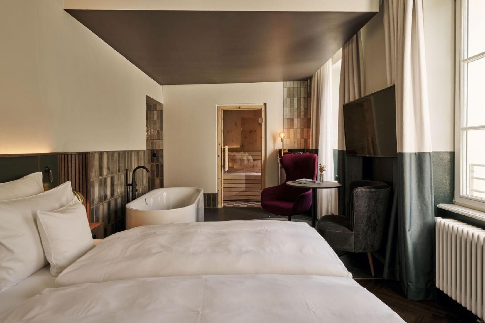 Suite with Sauna