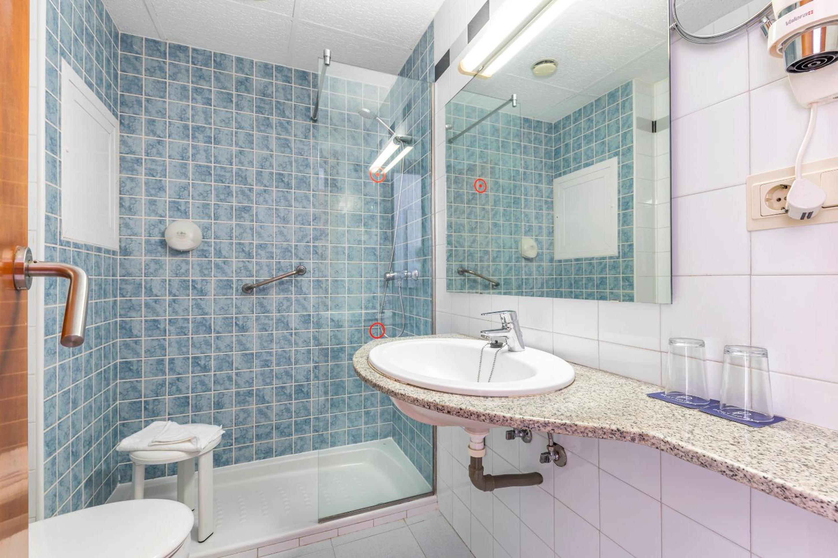 Essential Double Room (1 Adult) - Photo 4