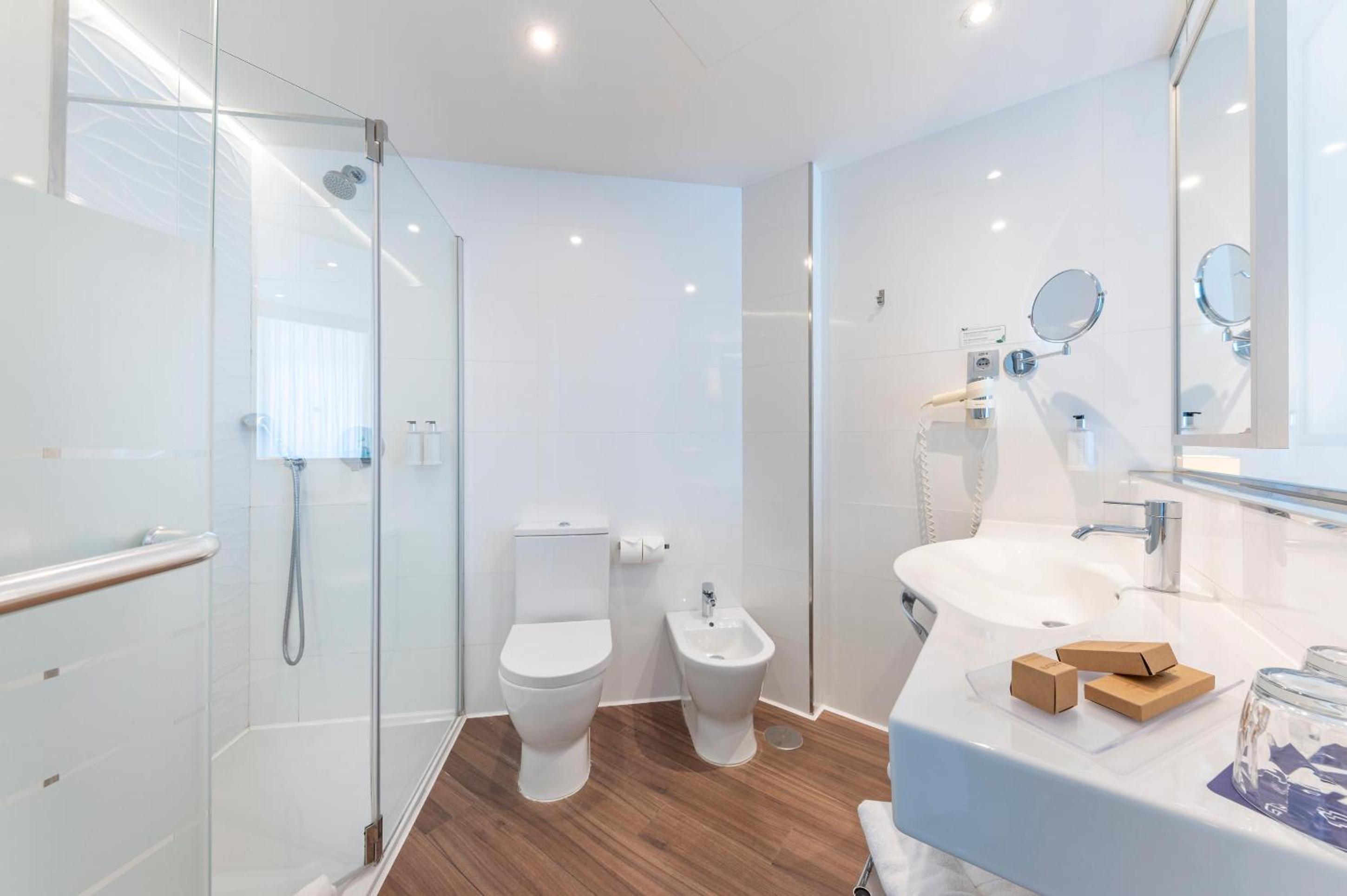 Superior Double Room with Sea View (2 Adults) - Photo 4