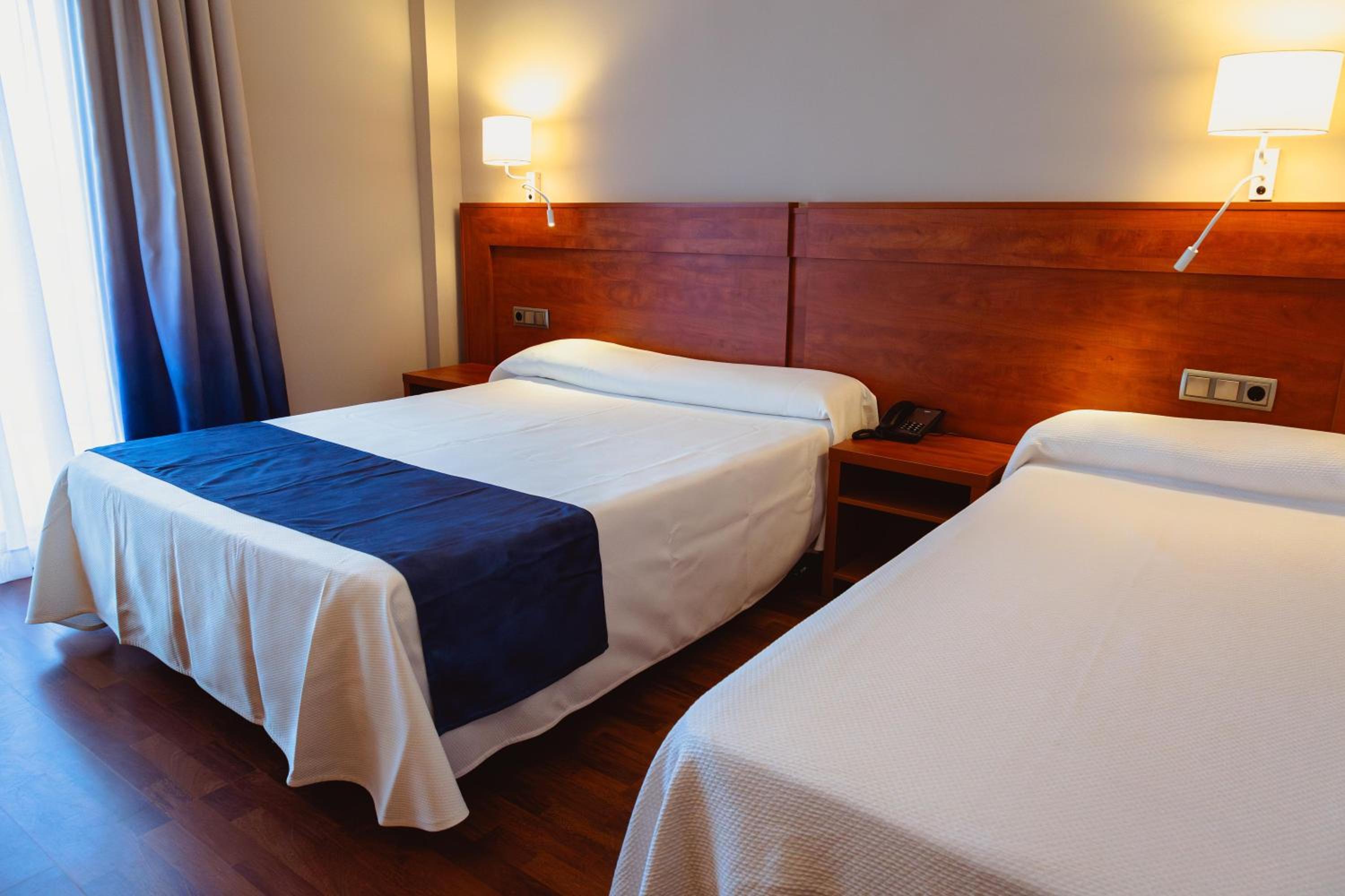 Comfort Double Room with Sea View (1 Adult + 2 Children)