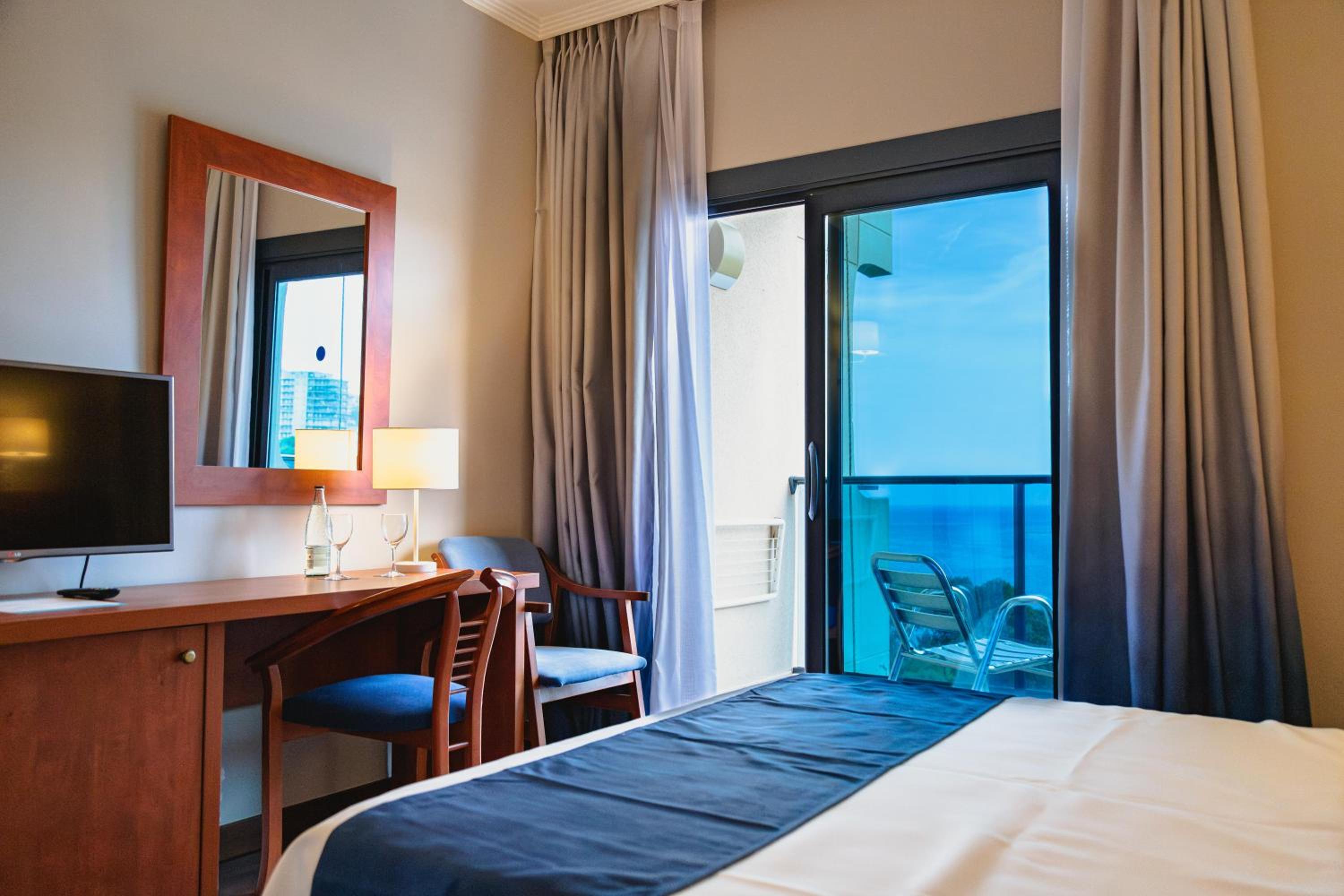 Comfort Double Room with Sea View (1 Adult + 2 Children)