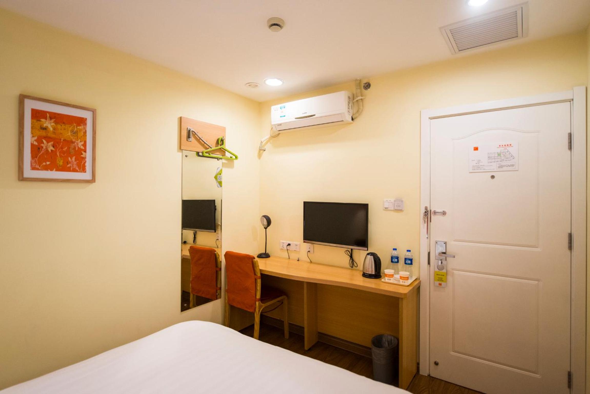Mainland Chinese Citizens - Family Room photo 1