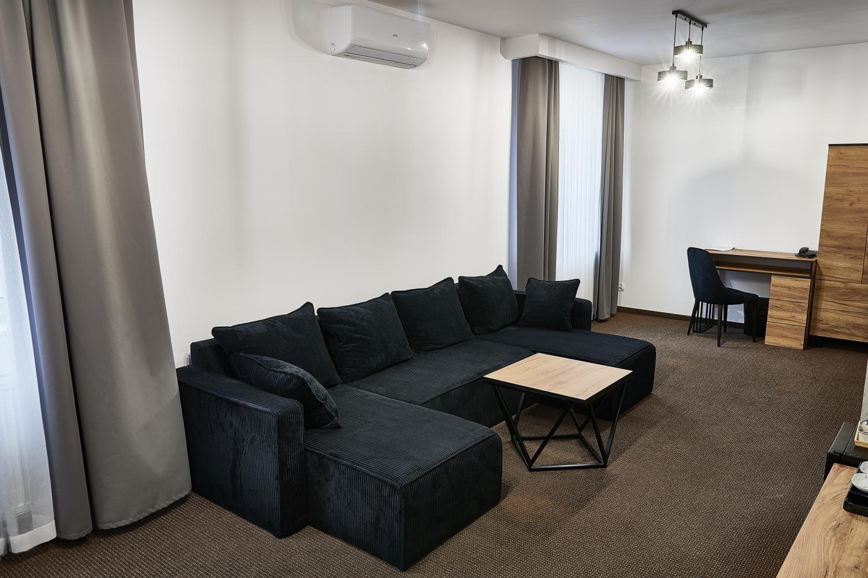 One-Bedroom Family Apartment - Photo 2