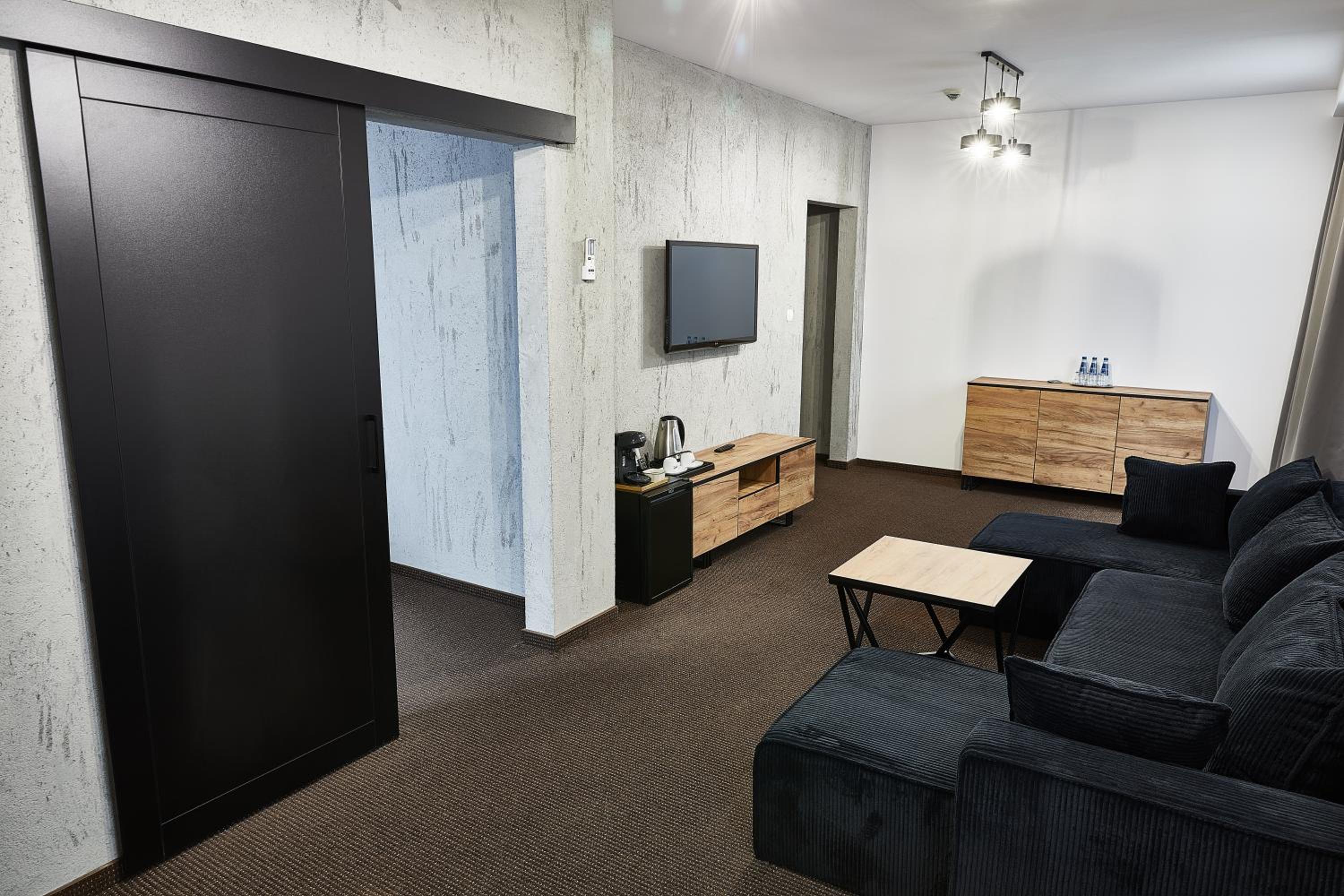 One-Bedroom Family Apartment - Photo 6
