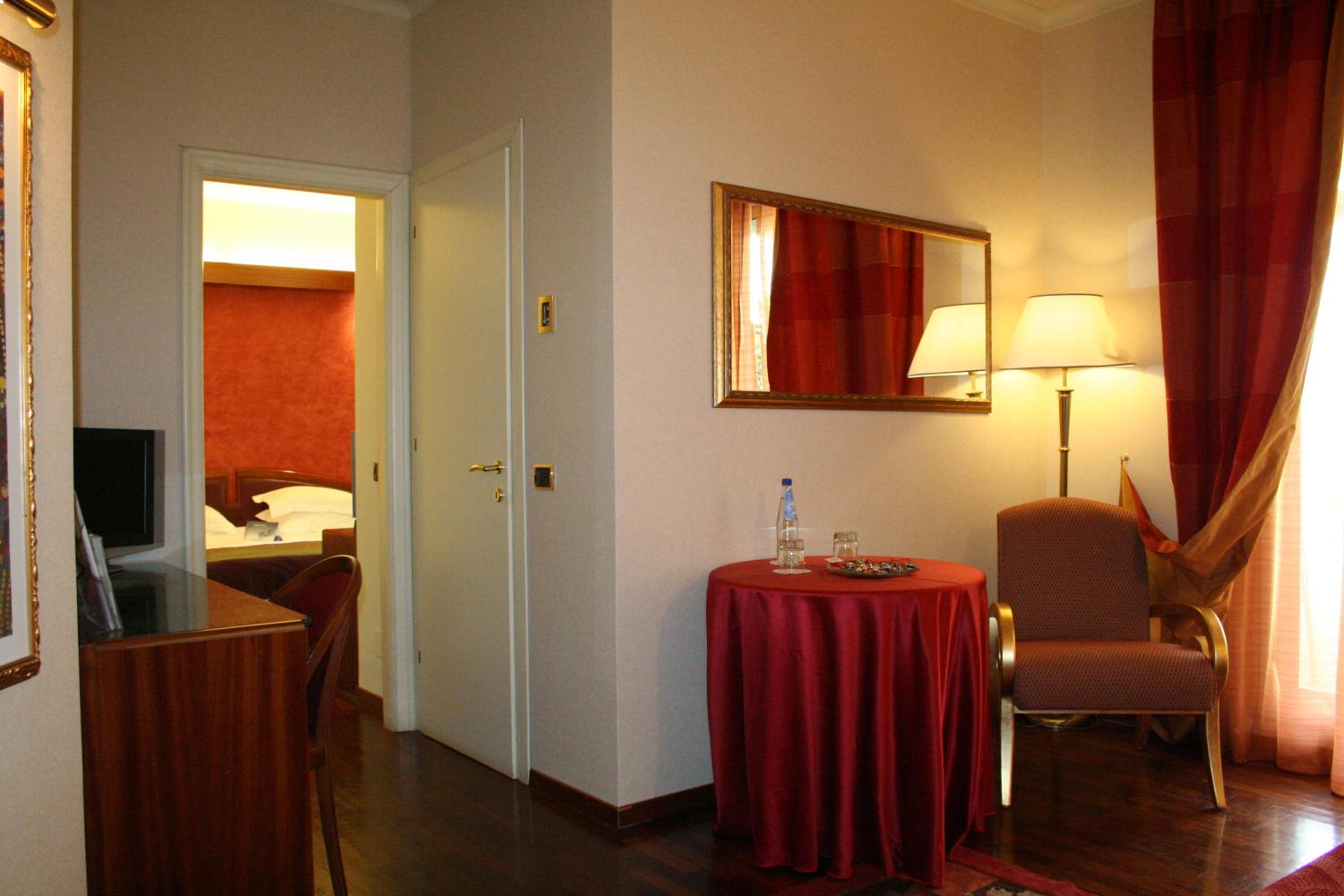 Junior Suite with Terrace - Photo 2