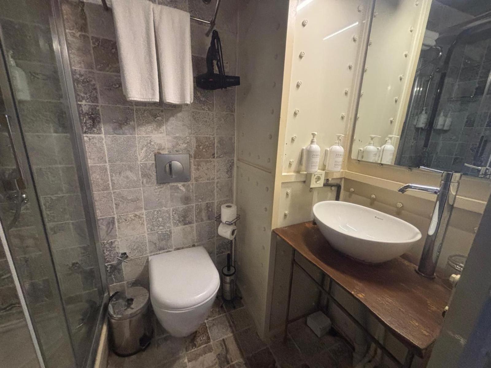 Standard Twin Room photo 3