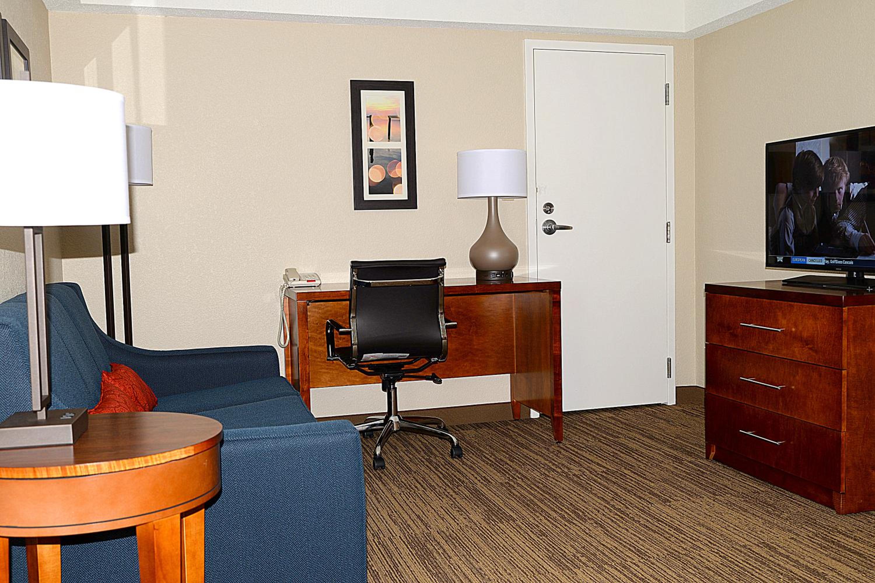 King Suite with Whirlpool - Non-smoking - Photo 2