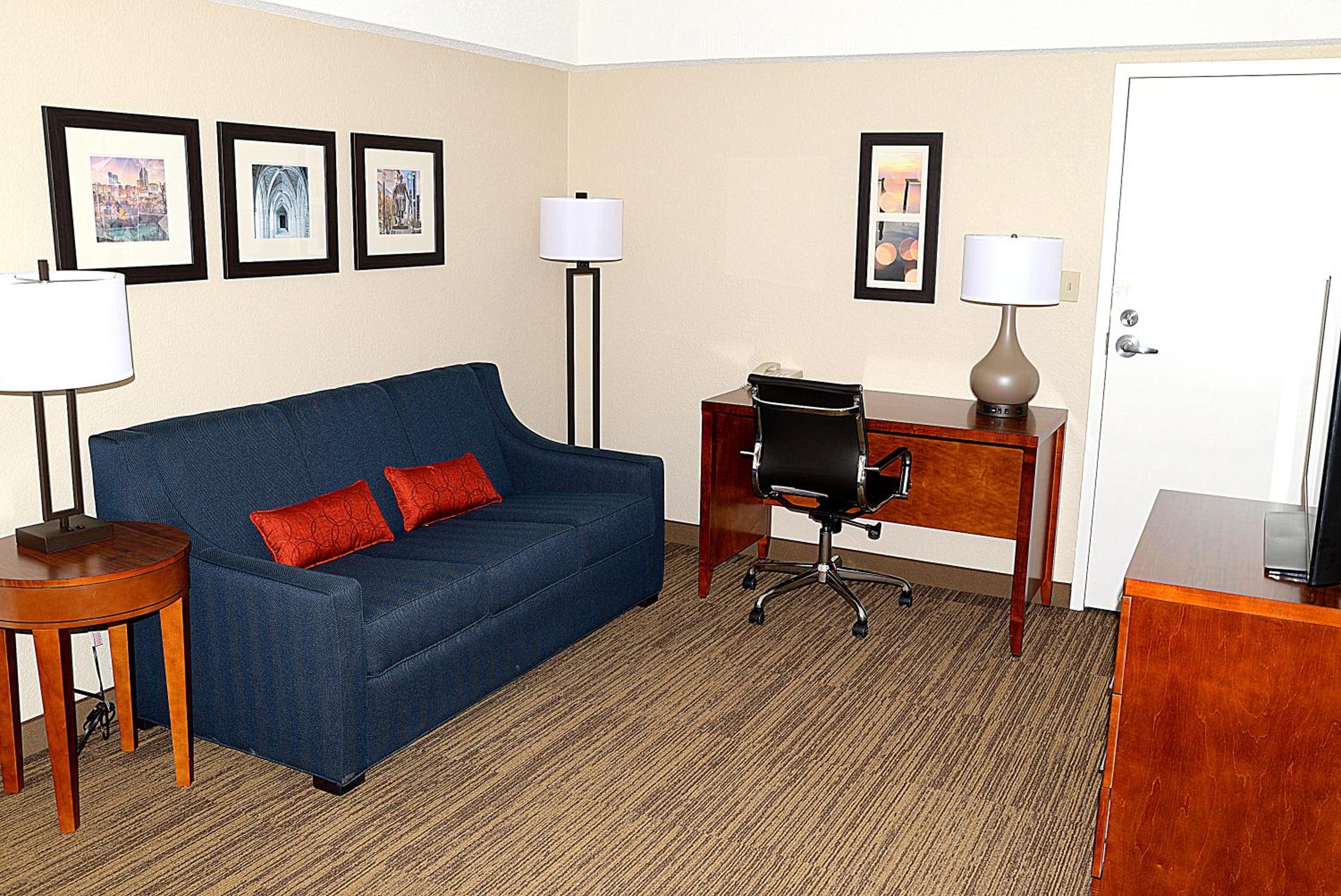 King Suite with Whirlpool - Non-smoking - Photo 4
