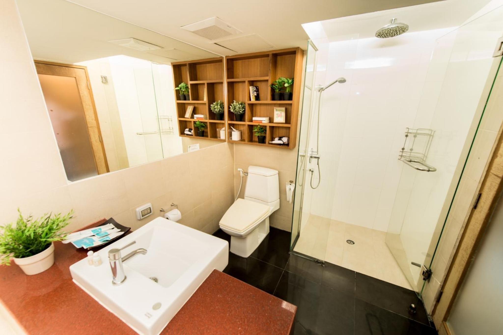 One-Bedroom Suite - Photo 5