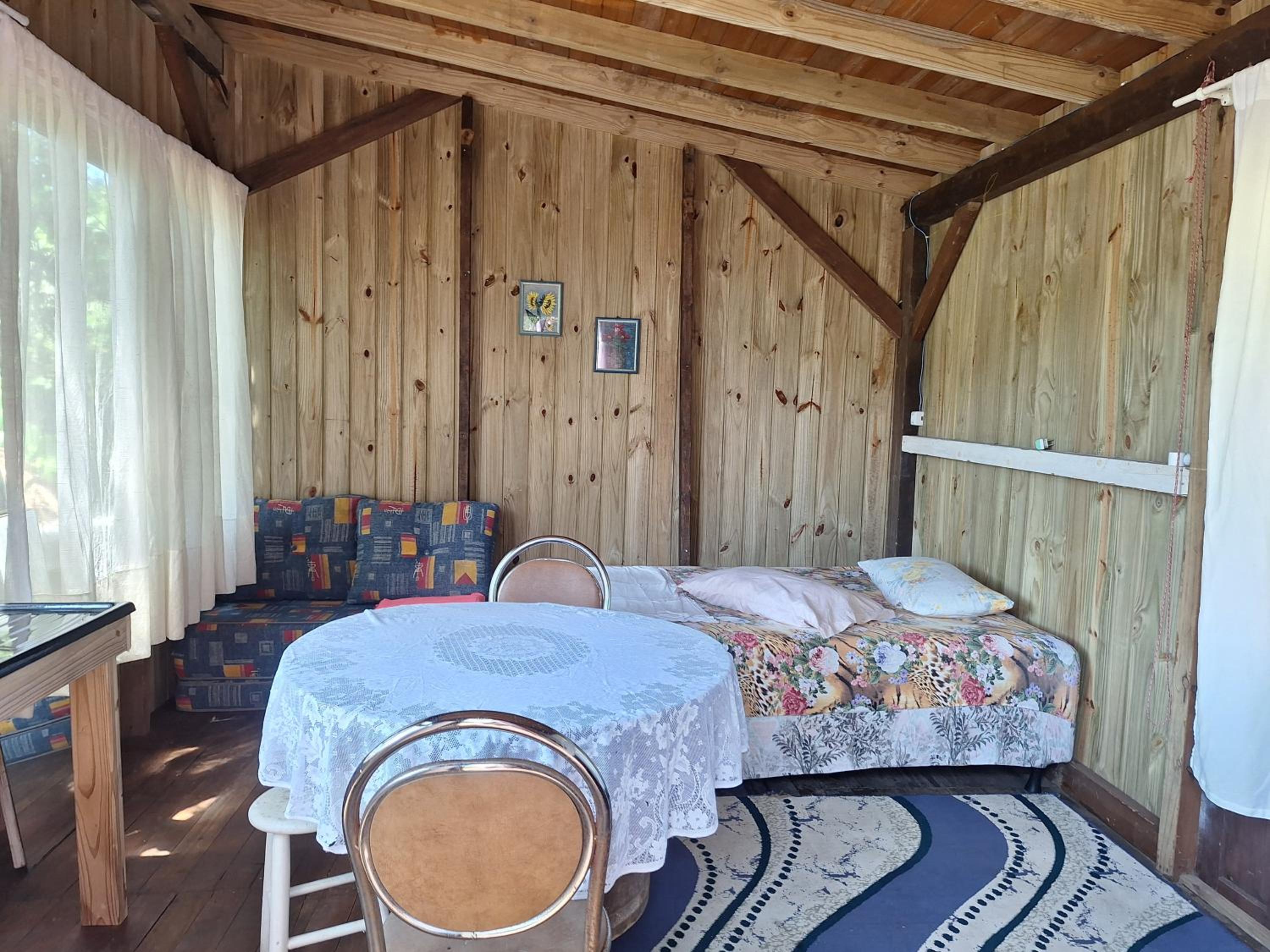 Family Room with Private Bathroom photo 3