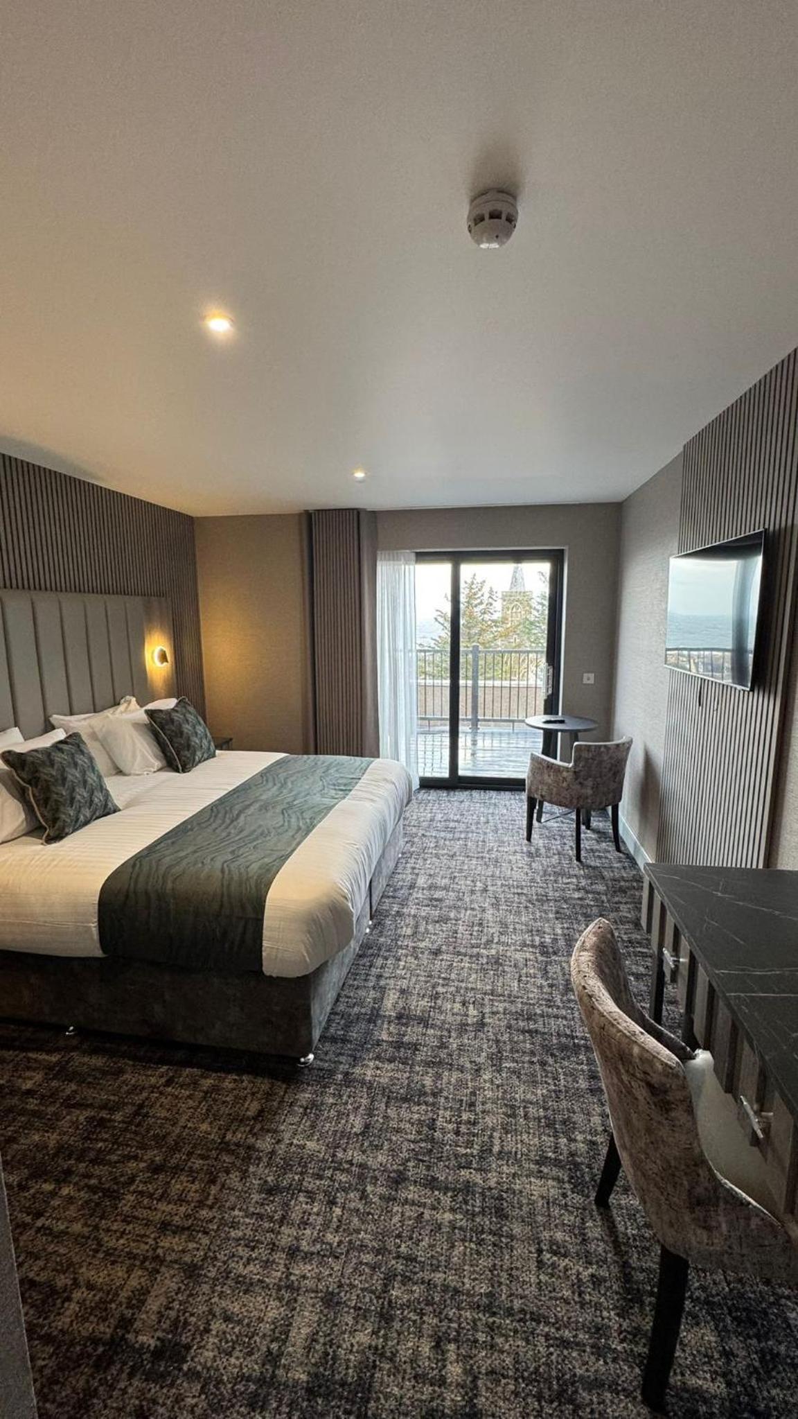 Deluxe King Room with Terrace photo 2