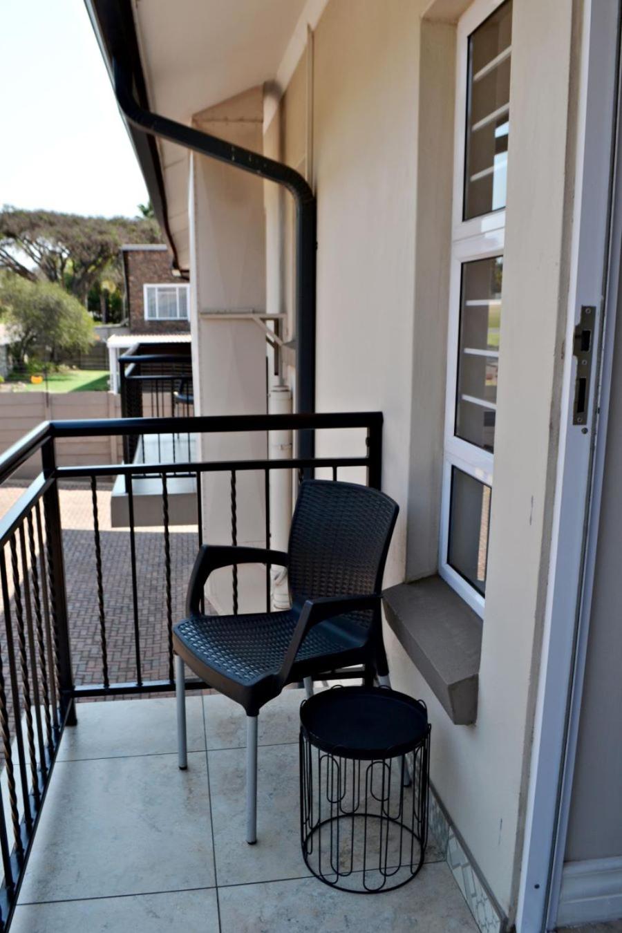 Queen Room with Balcony photo 2