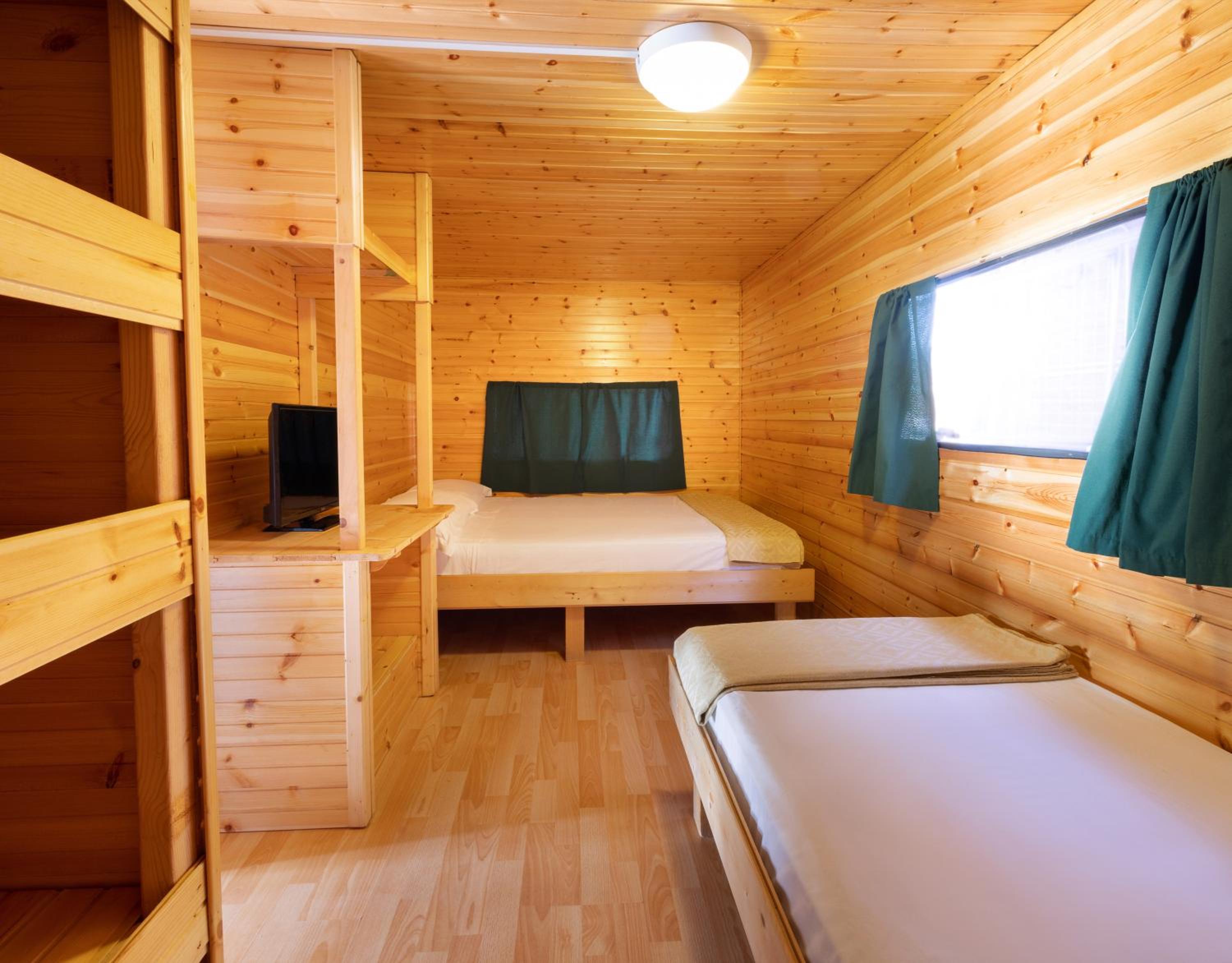 Three-Bedroom Chalet - A/C Extra Charge - Photo 5