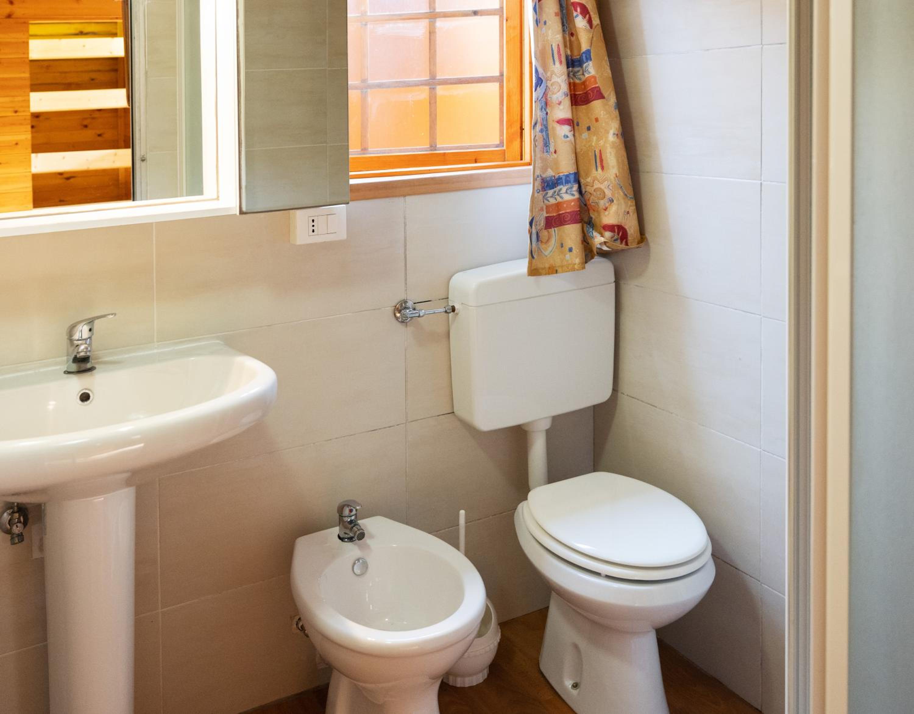 Three-Bedroom Chalet - A/C Extra Charge - Photo 7